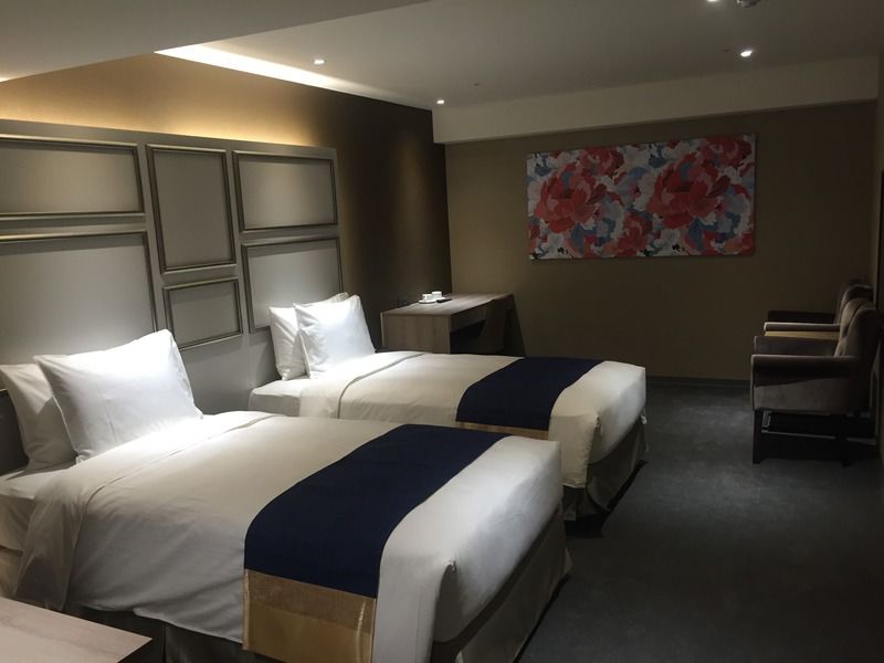 World Zhongxiao 4*