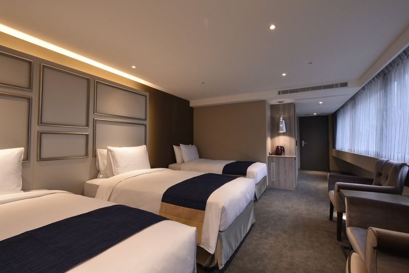 Hotel World Zhongxiao 4*