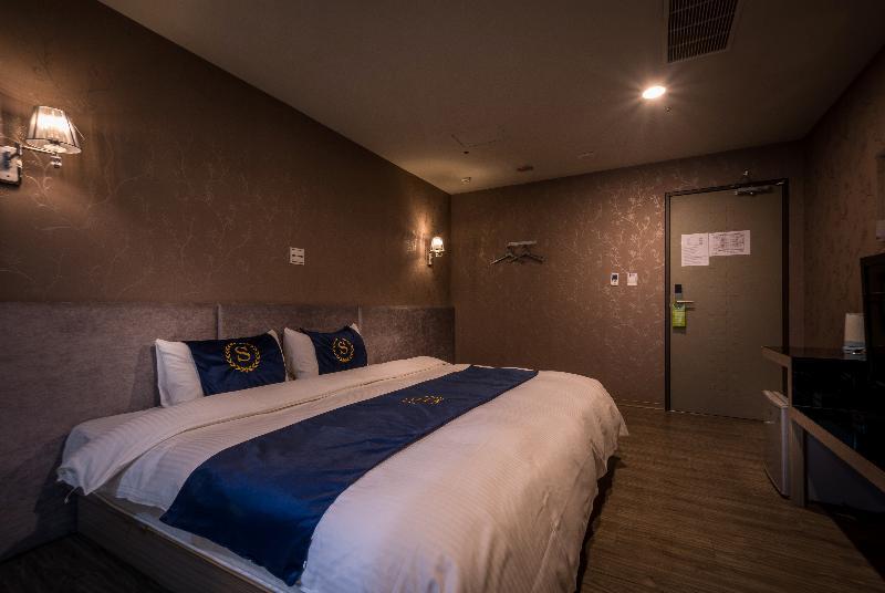 Sparkle Bridge Hotel 3*
