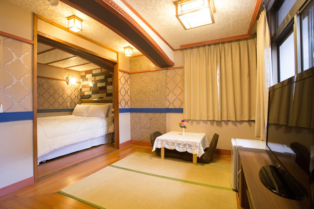 Phoenix Pavilion Hot Spring 3*
