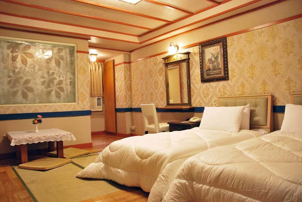Phoenix Pavilion Hot Spring 3*