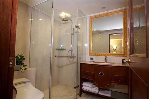 Royal Palace Hotel 4*