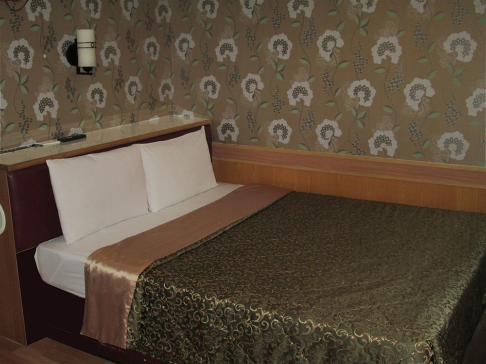 Hotel One One 2*