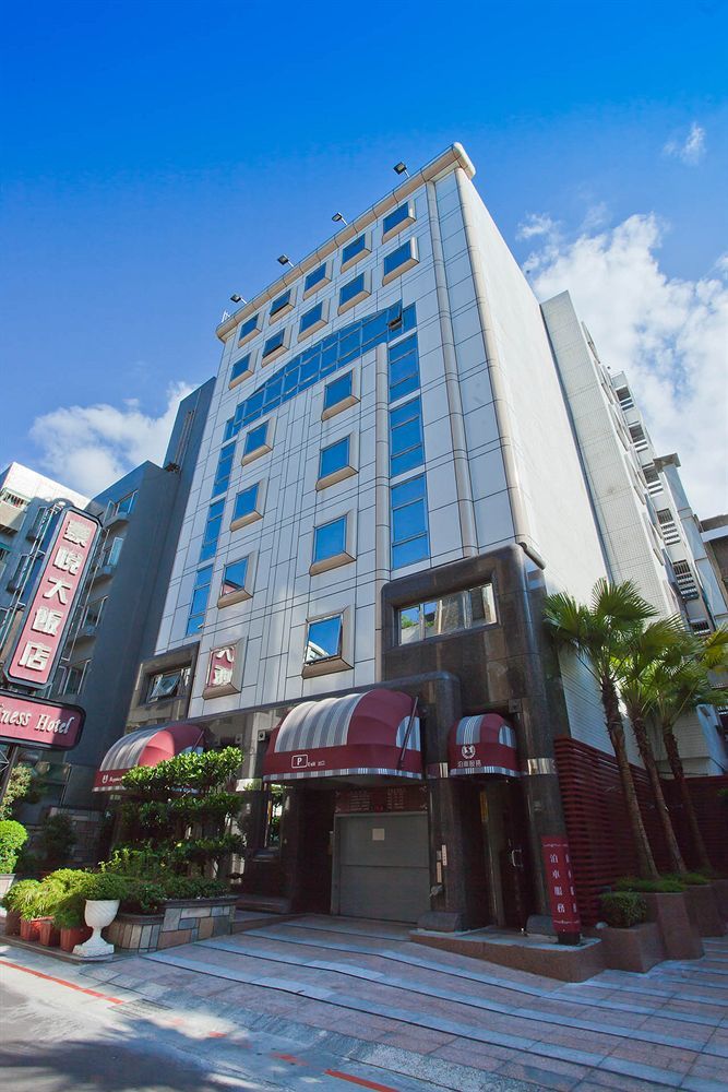 Happiness Hotel 3*