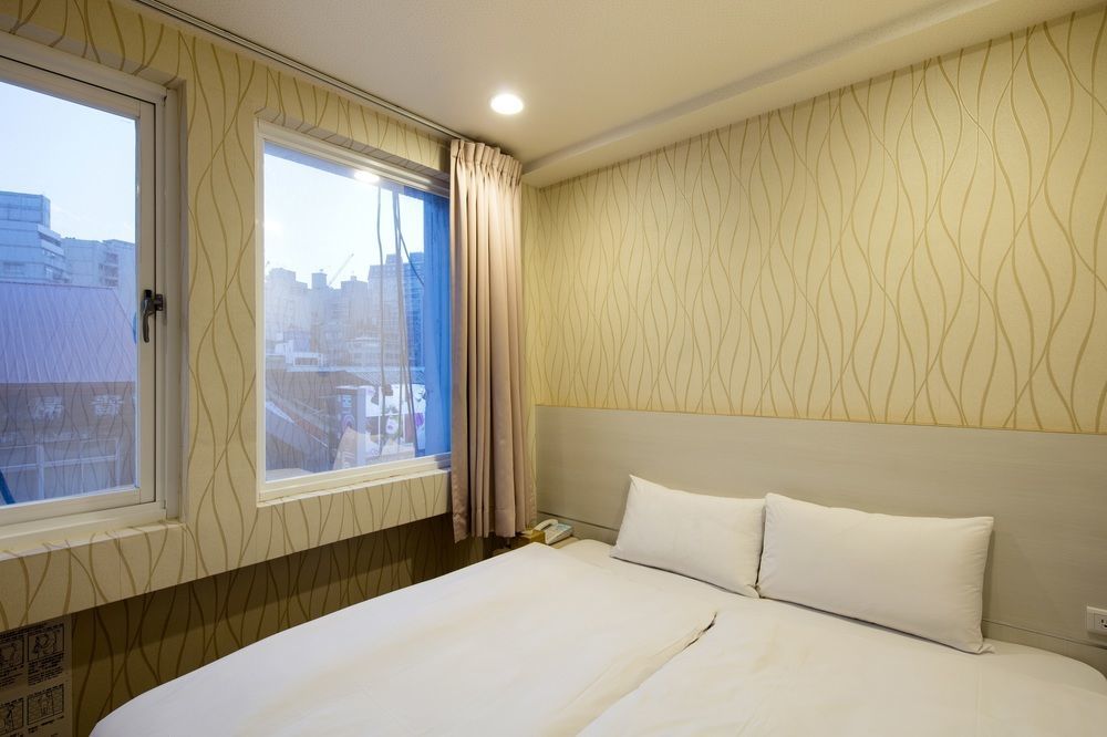 Tomorrow Hotel 3*