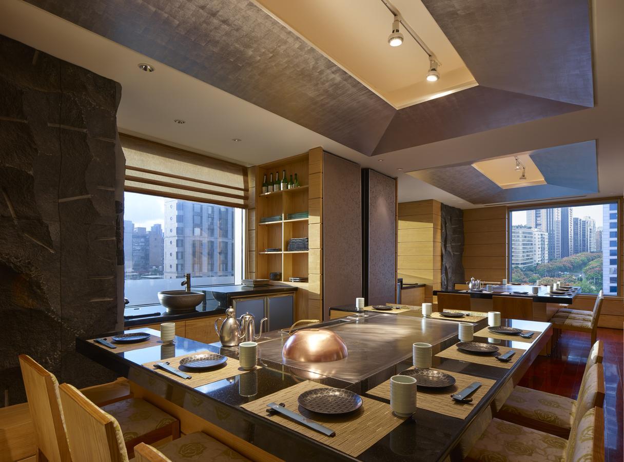 Shangri-la Far Eastern, Hotel