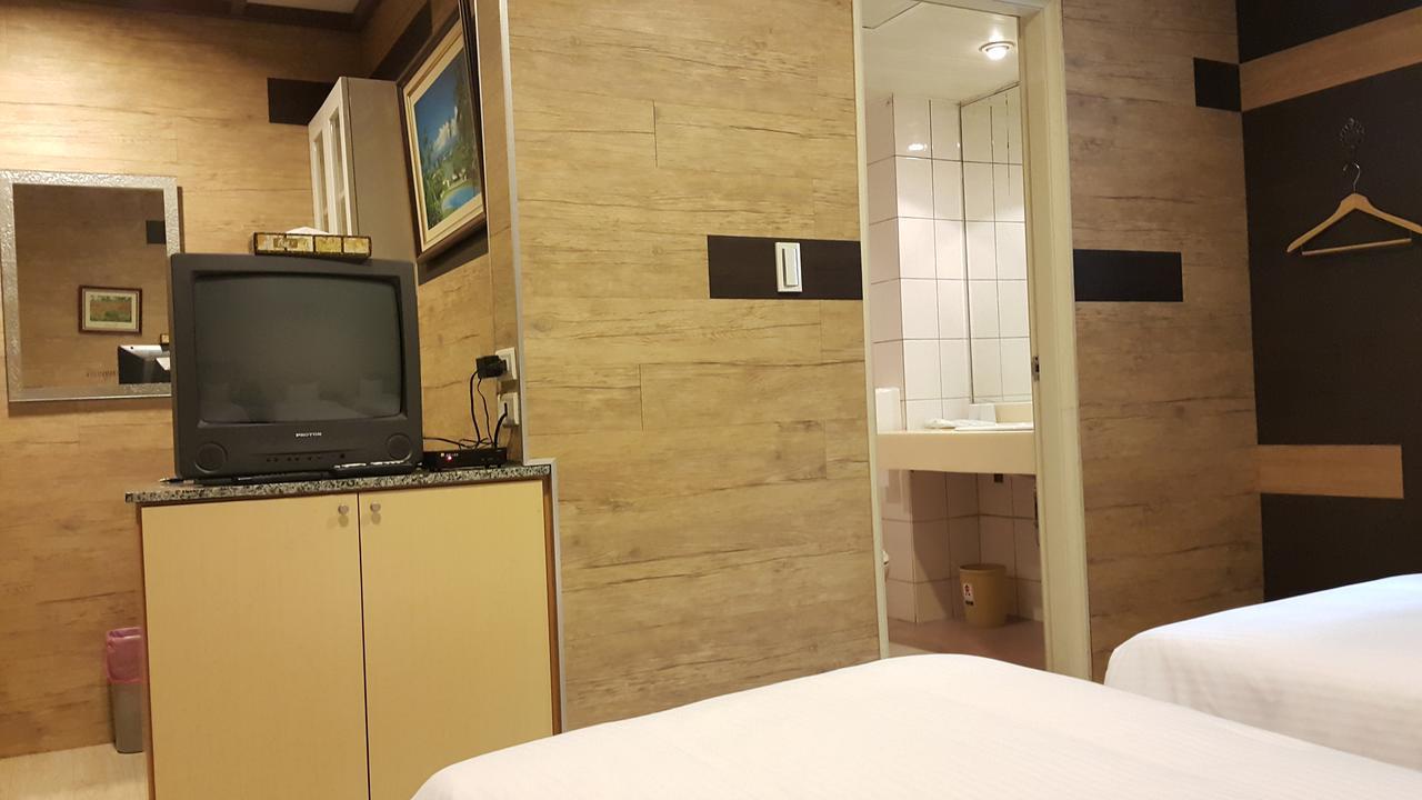 Penginapan Empire