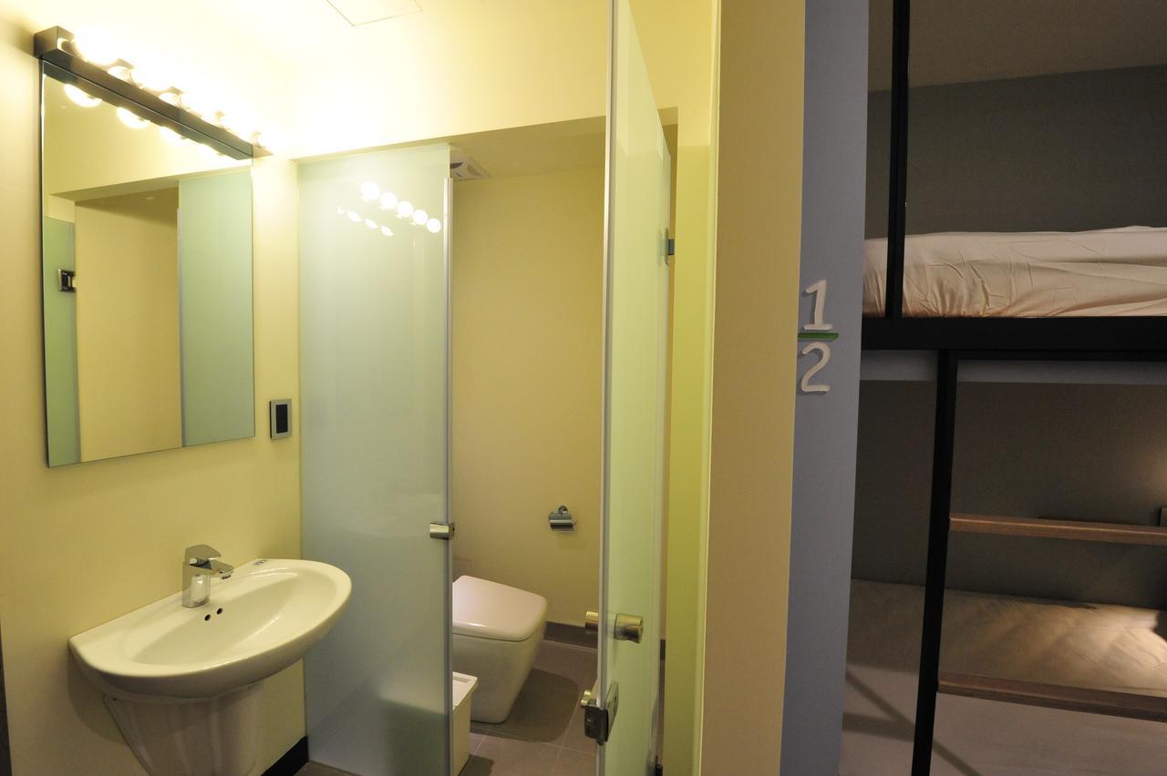 Capsule hotel Mono 3*