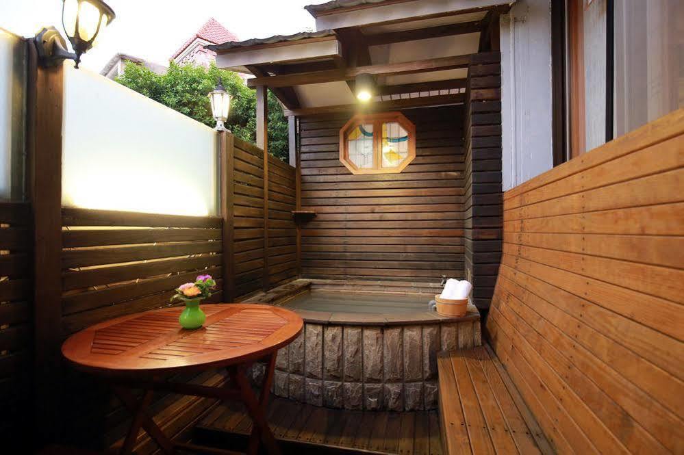 Phoenix Pavilion Hot Spring Inn 3*