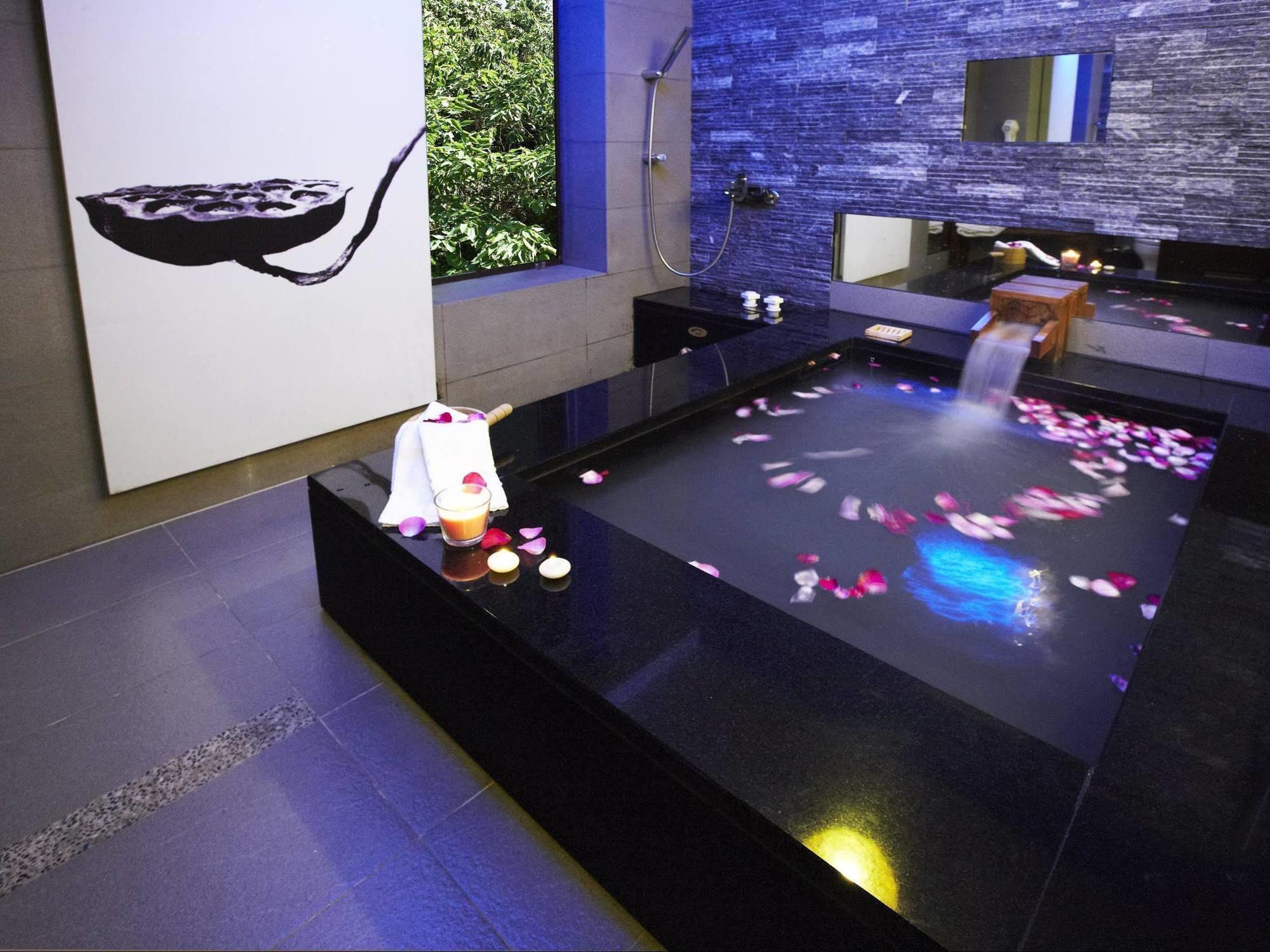 Golden Hot Spring Hotel 4*