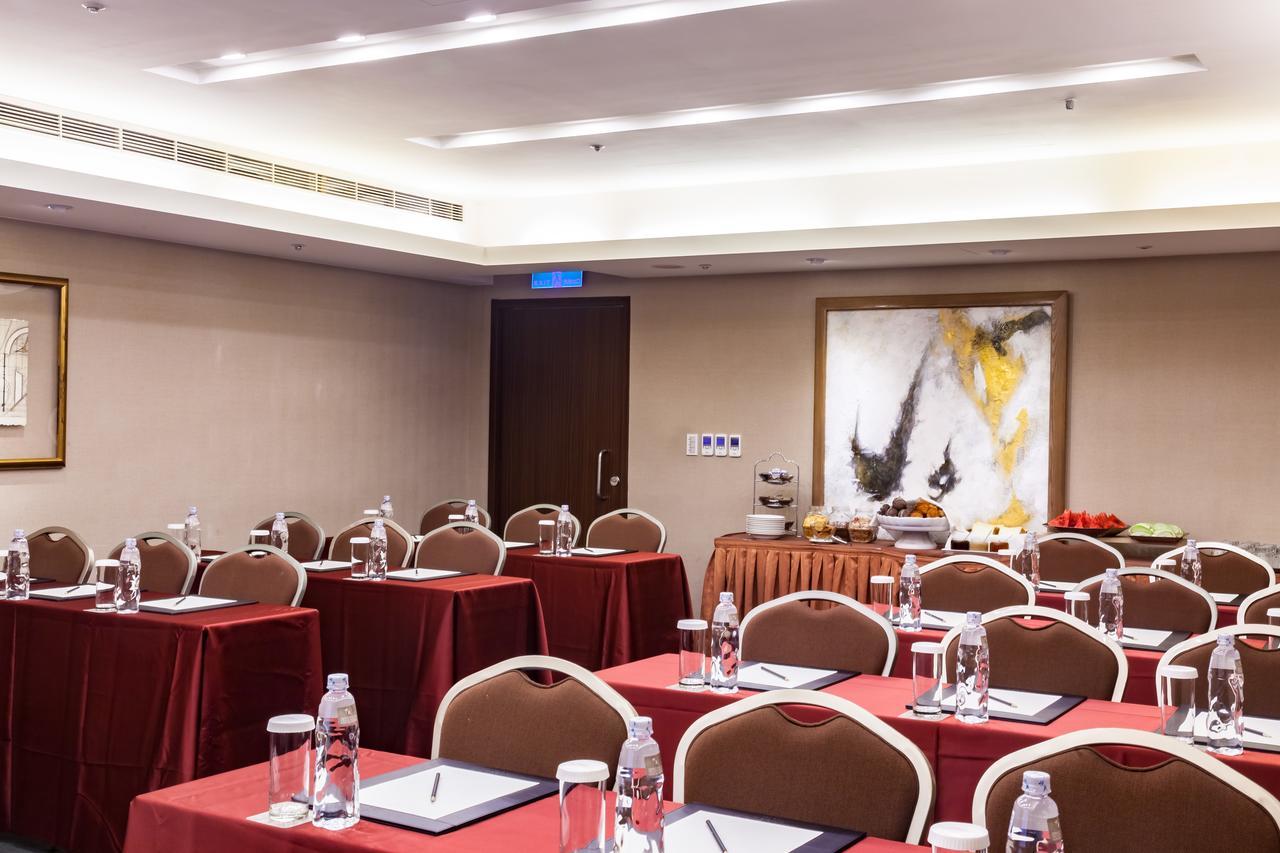 Pacific Business 4*
