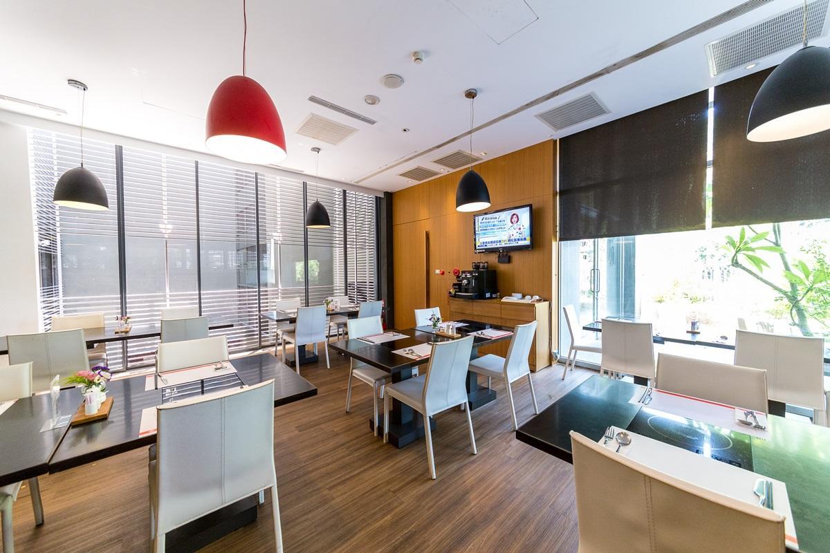 Double One Hotel
