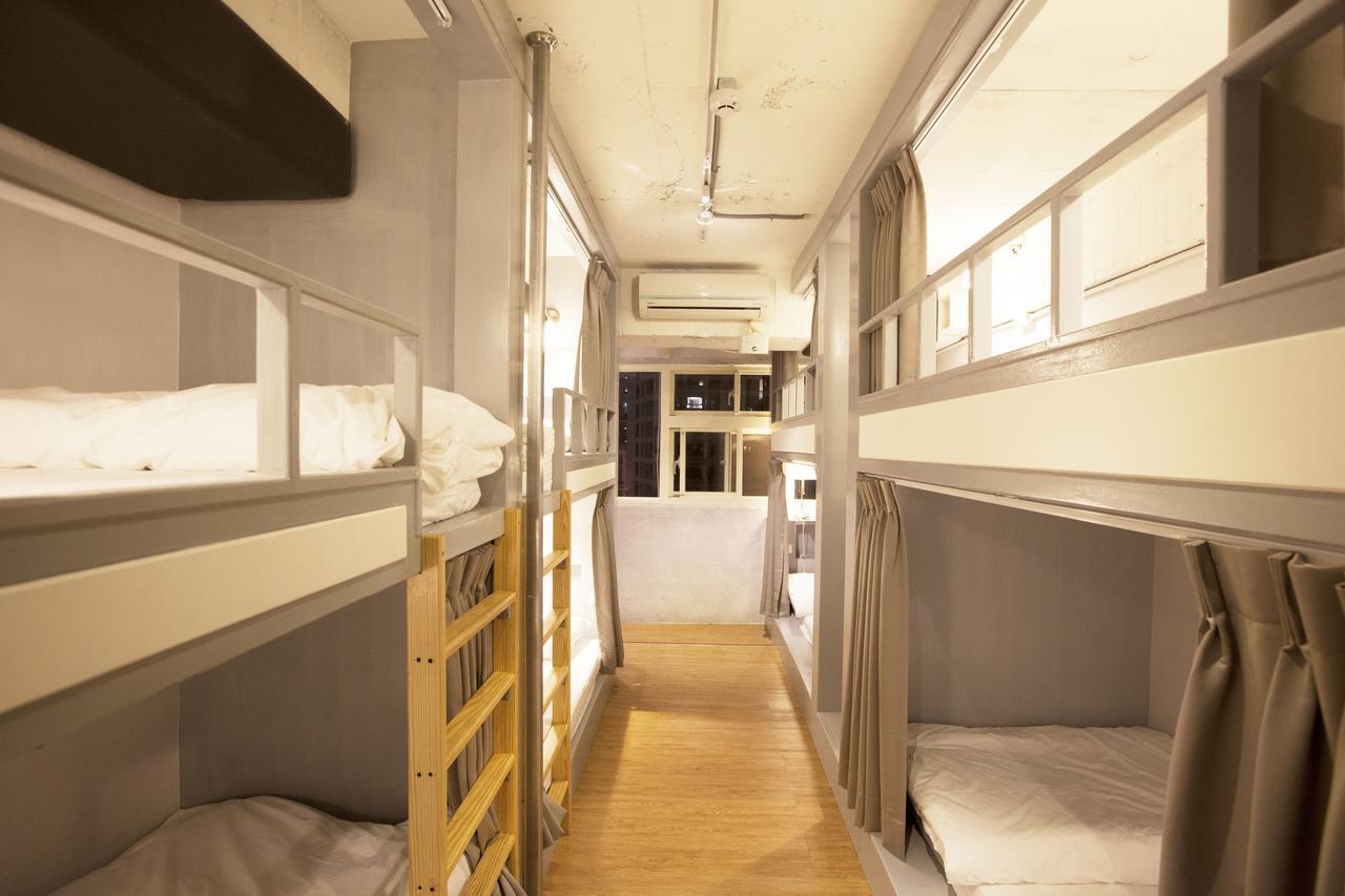 Hostel Mr. Lobster's Secret Den Design