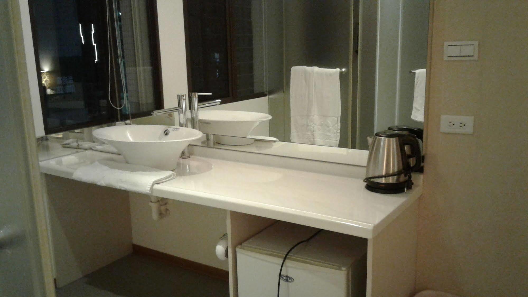 Lihao Hotel 2*