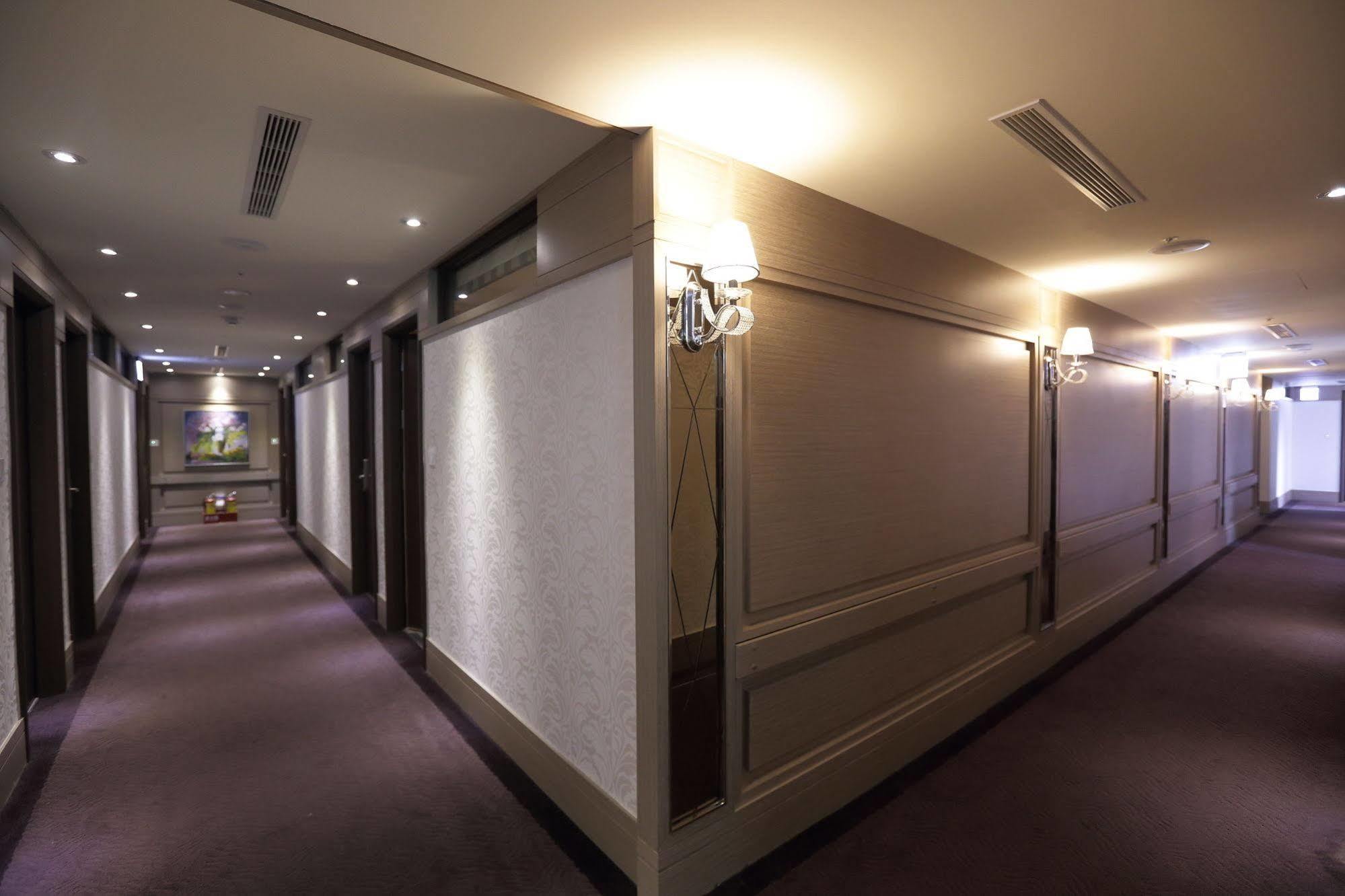Muzik - Ximen Station Branch Hotel 3*
