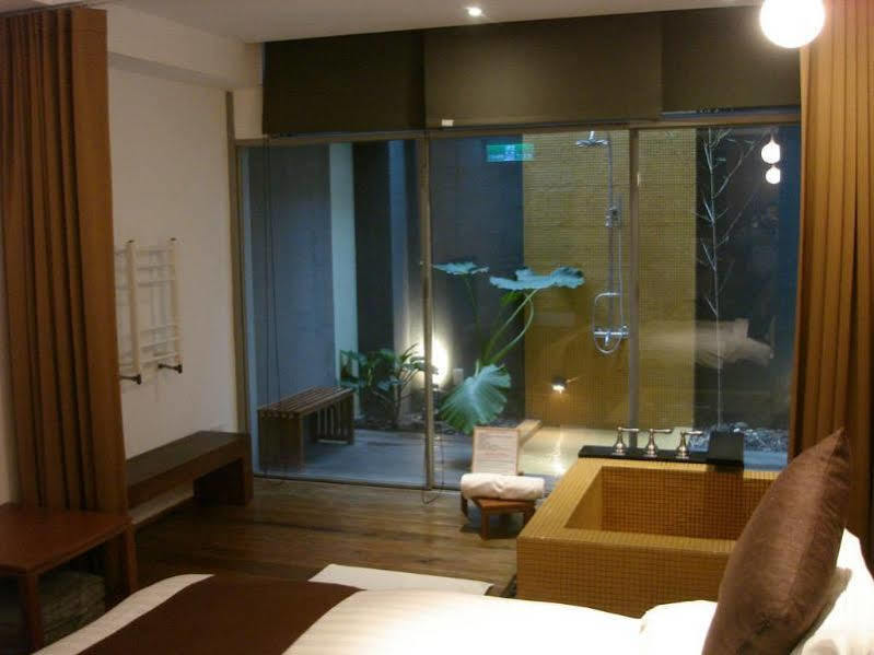 Double One Hotel