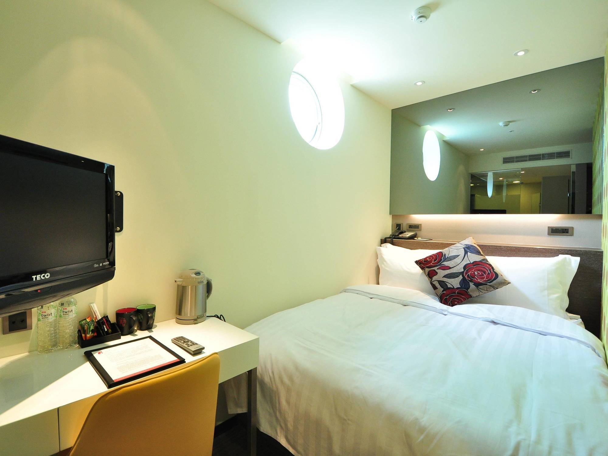 Check Xinyi 3* Taipei