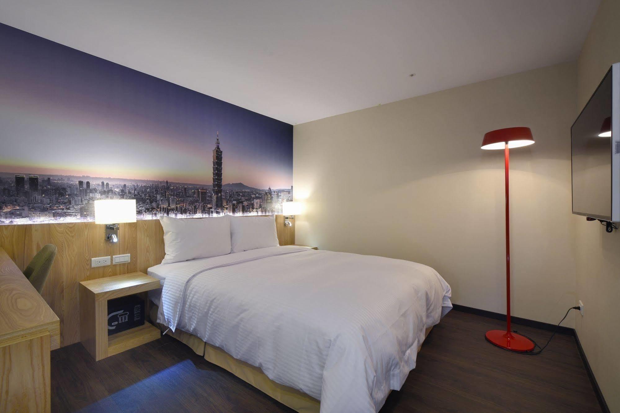 Hotel Eastin 3*