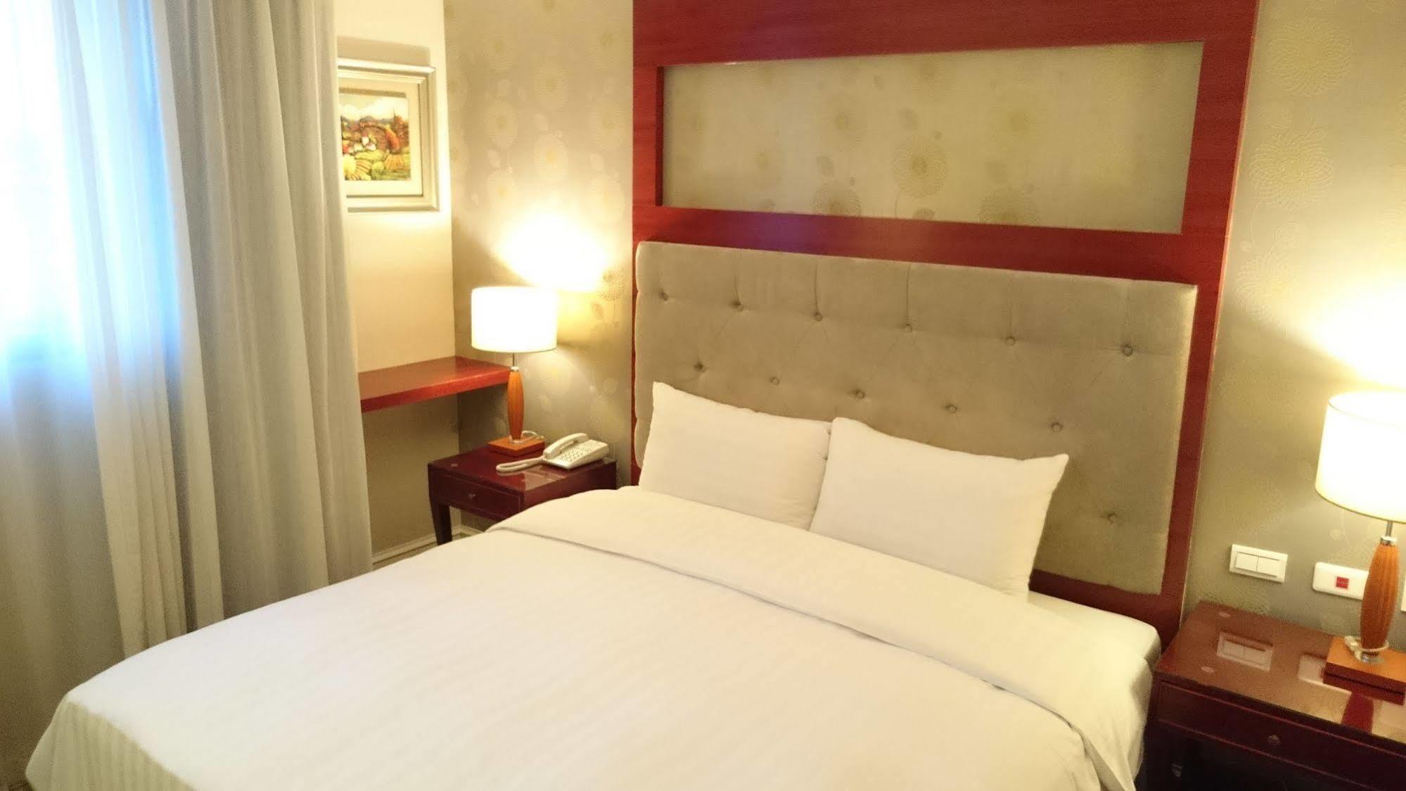 Hotel Mrt Taipei
