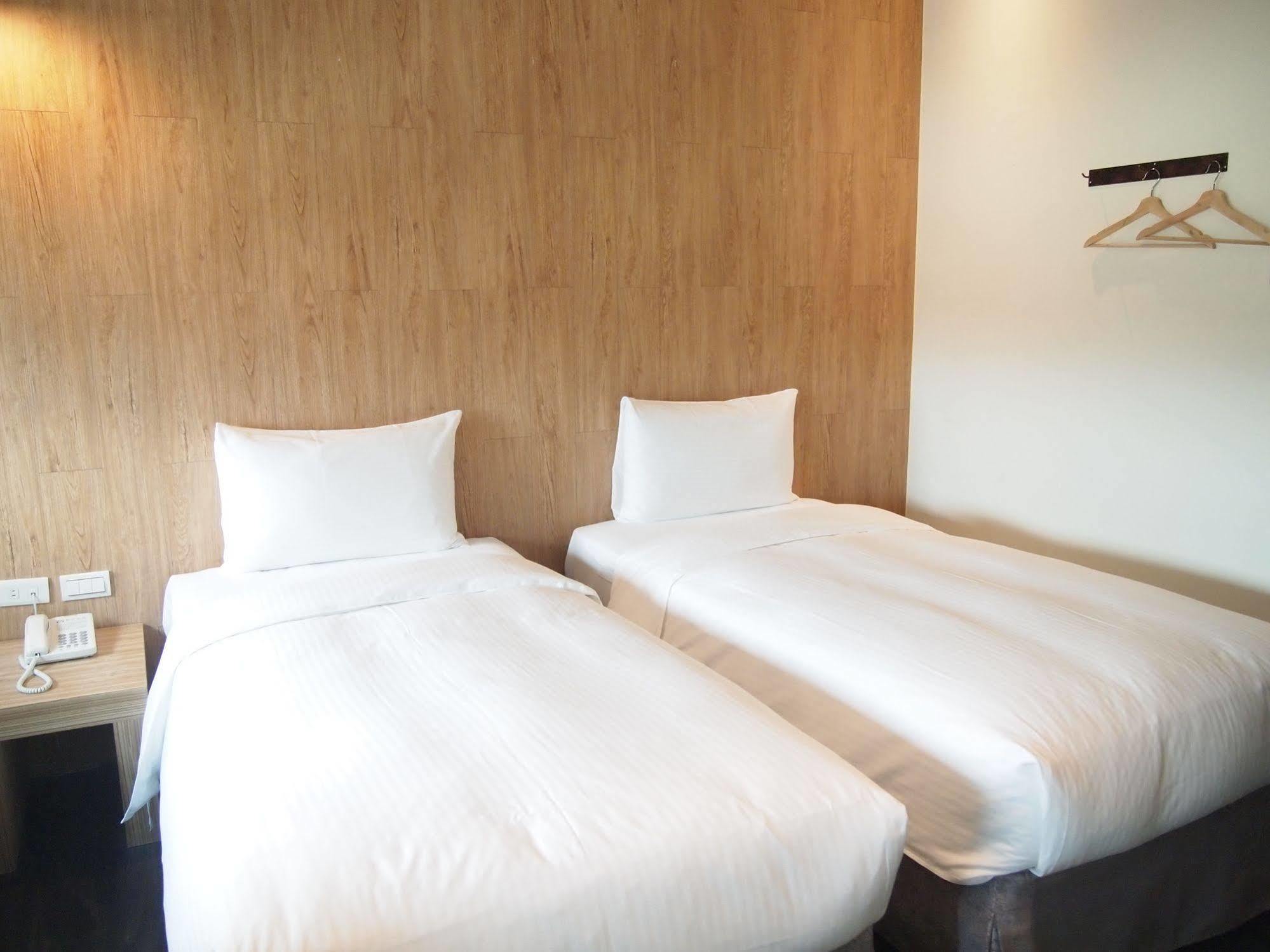 Hotel Merryday Banqiao 3*