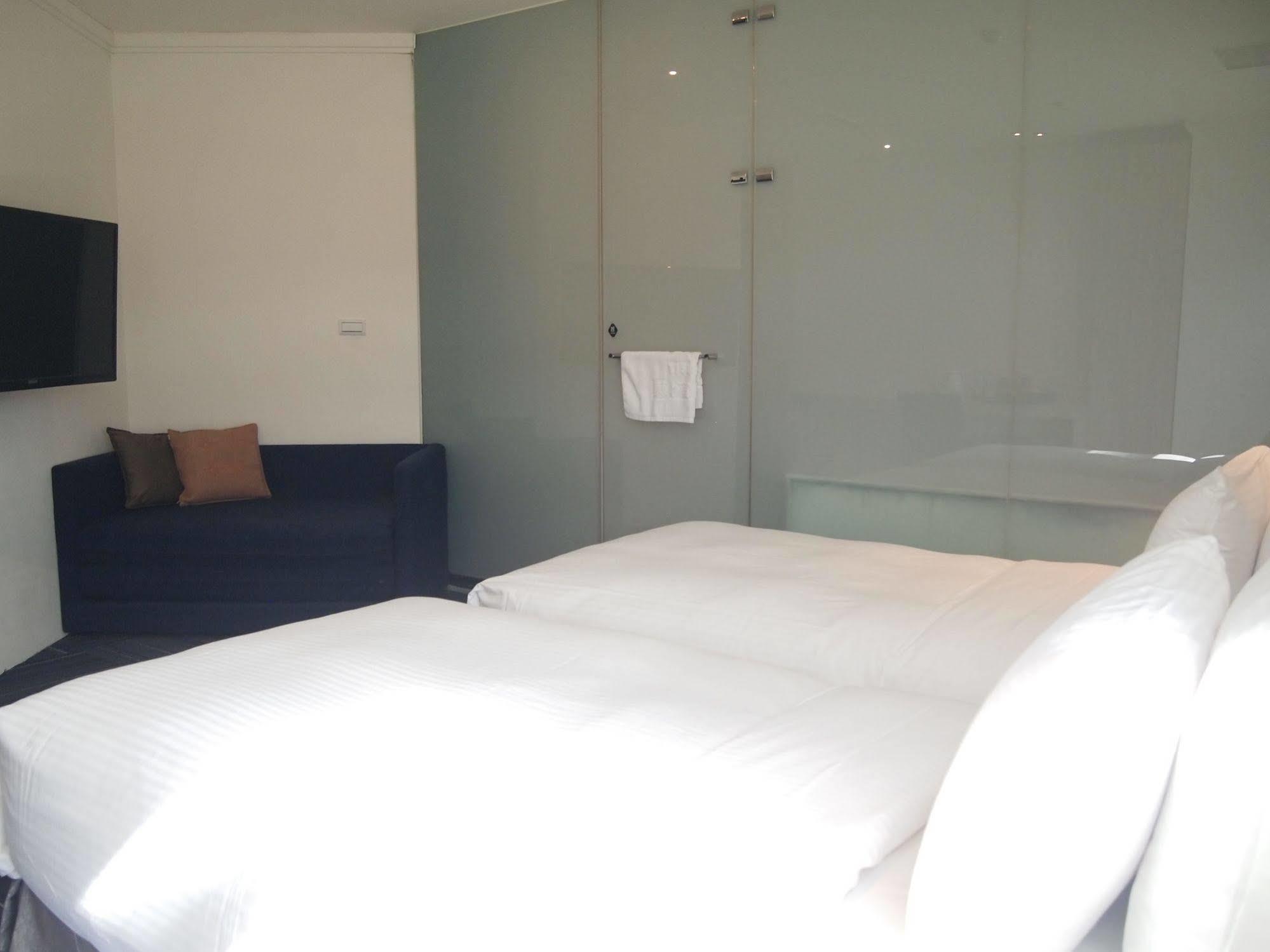 Merryday Banqiao Hotel