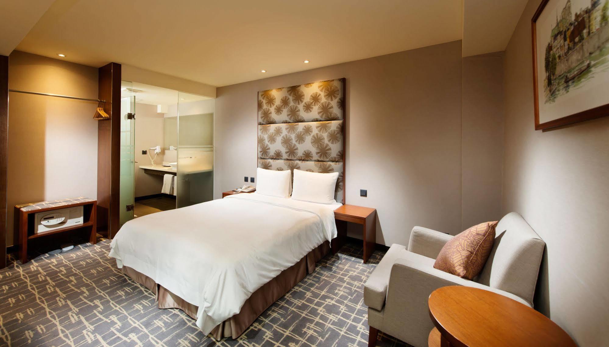 Orange Hotel-kaifong 3*