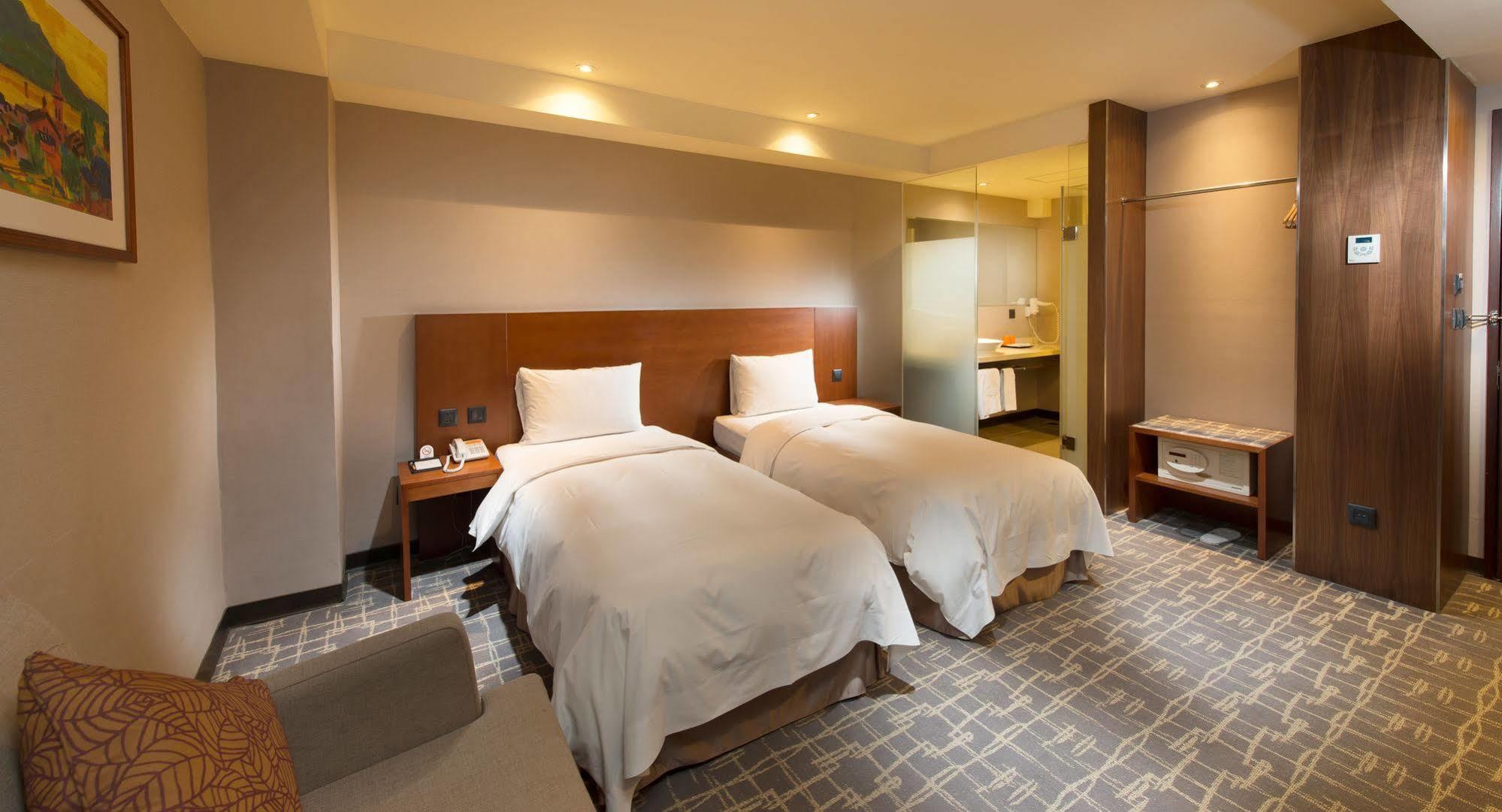 Orange Hotel-kaifong 3*