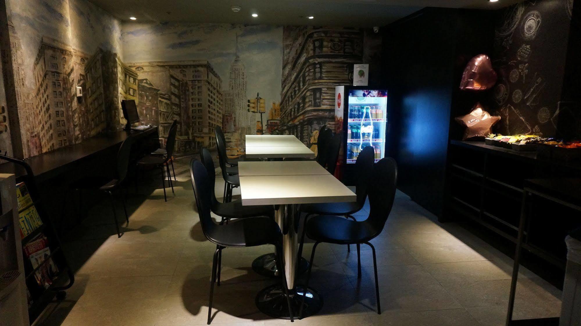 Vendome East Hotel