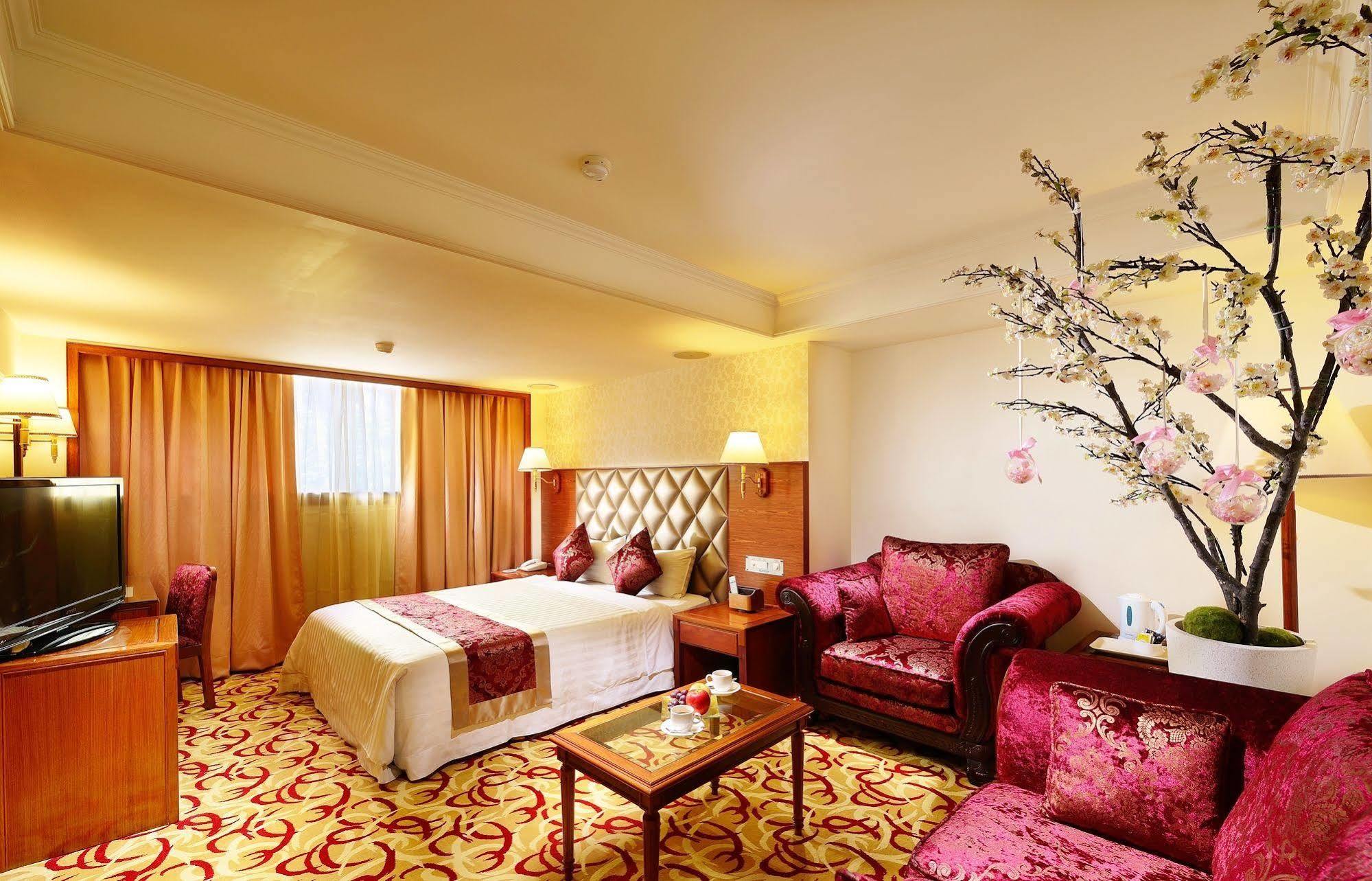 Chyuan Du Spring Hotel 3*