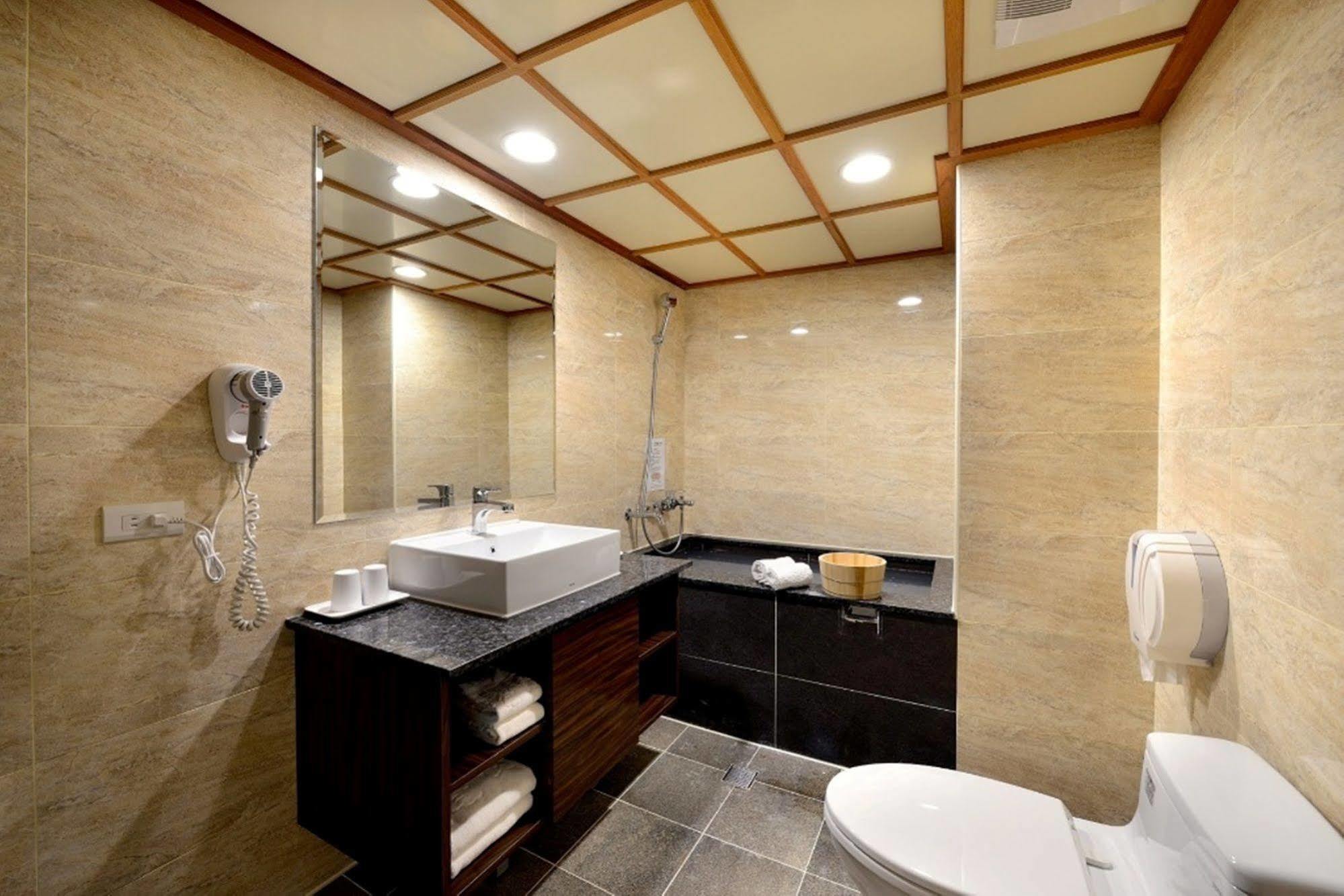 Chyuan Du Spring Hotel 3*