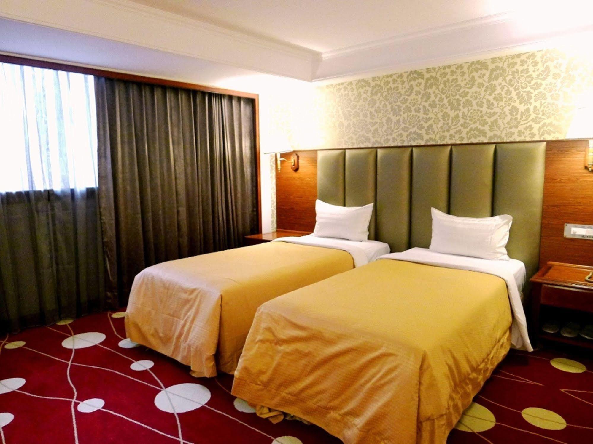Chyuan Du Spring Hotel 3*