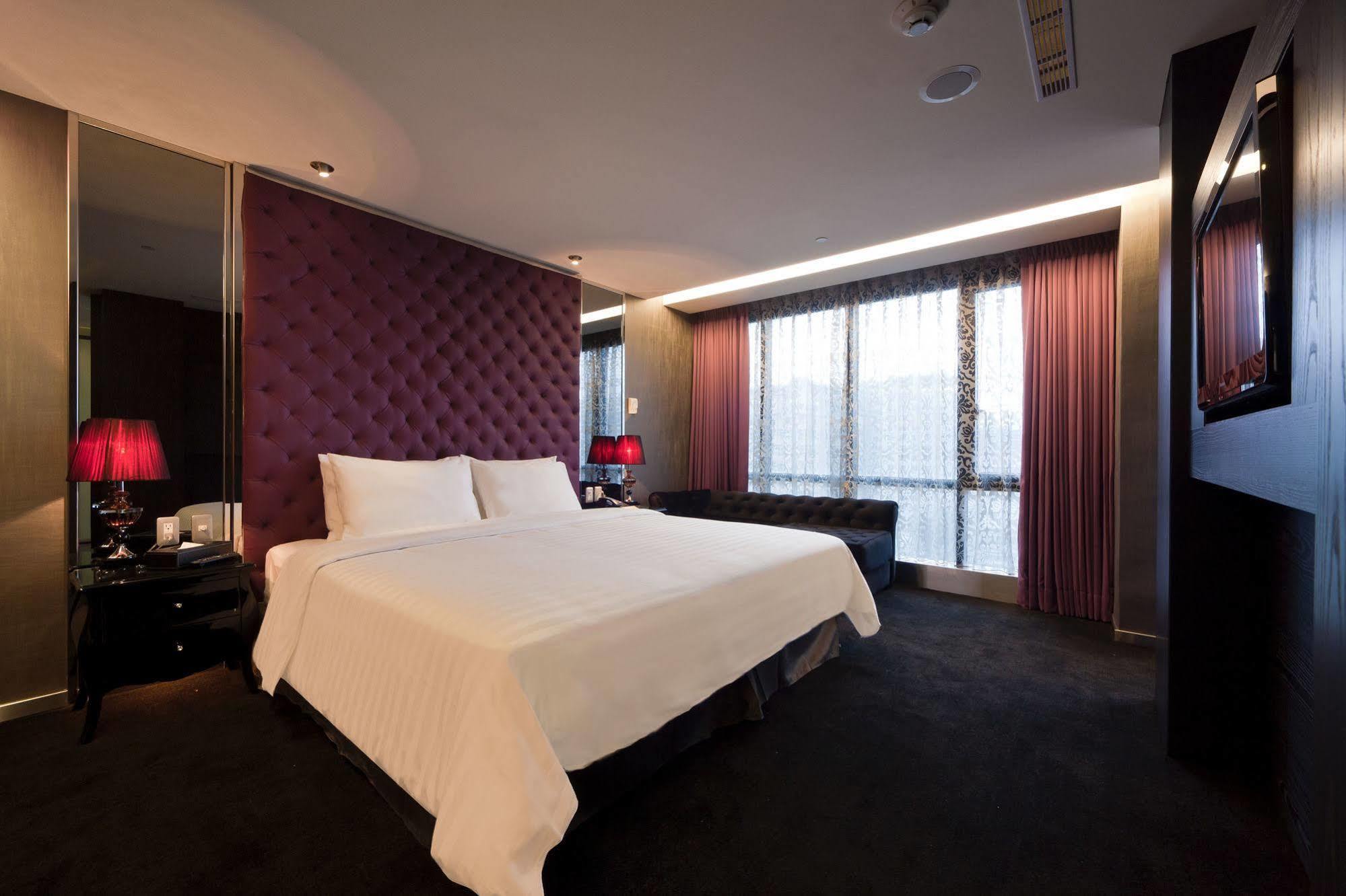 Fx Nanjing East Road Branch Hotel Taipei