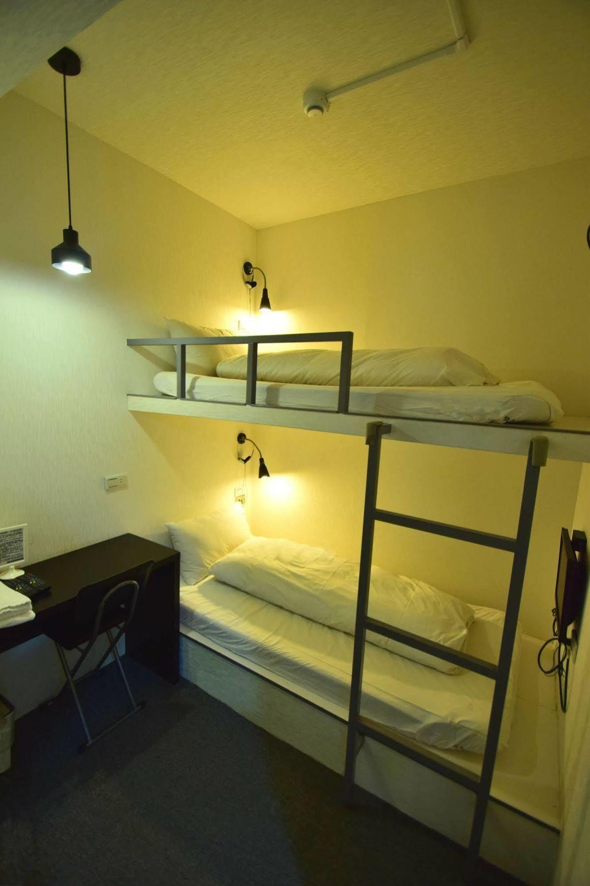 Hostel Cube - Main Station