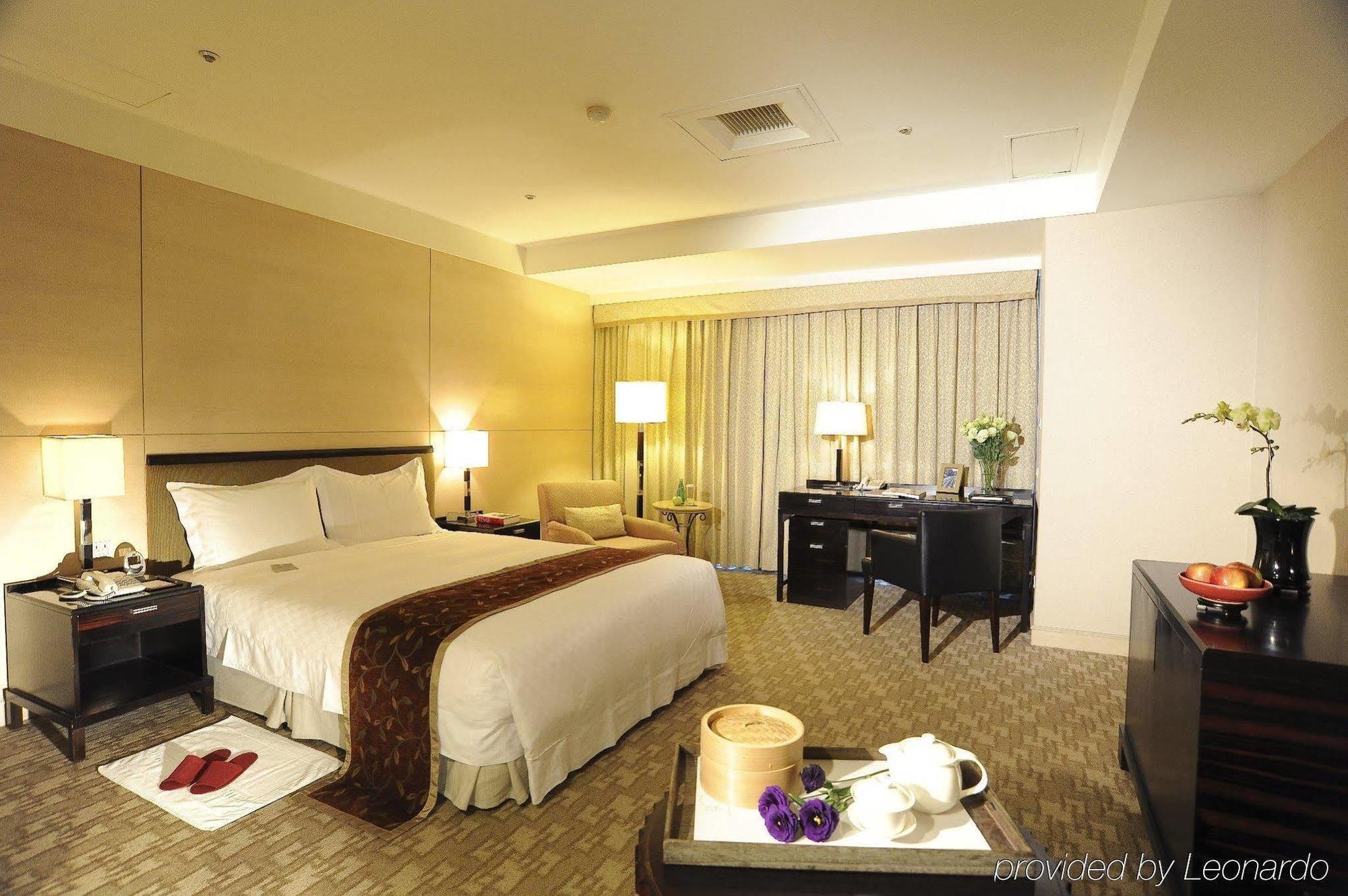 Pacific Business 4*