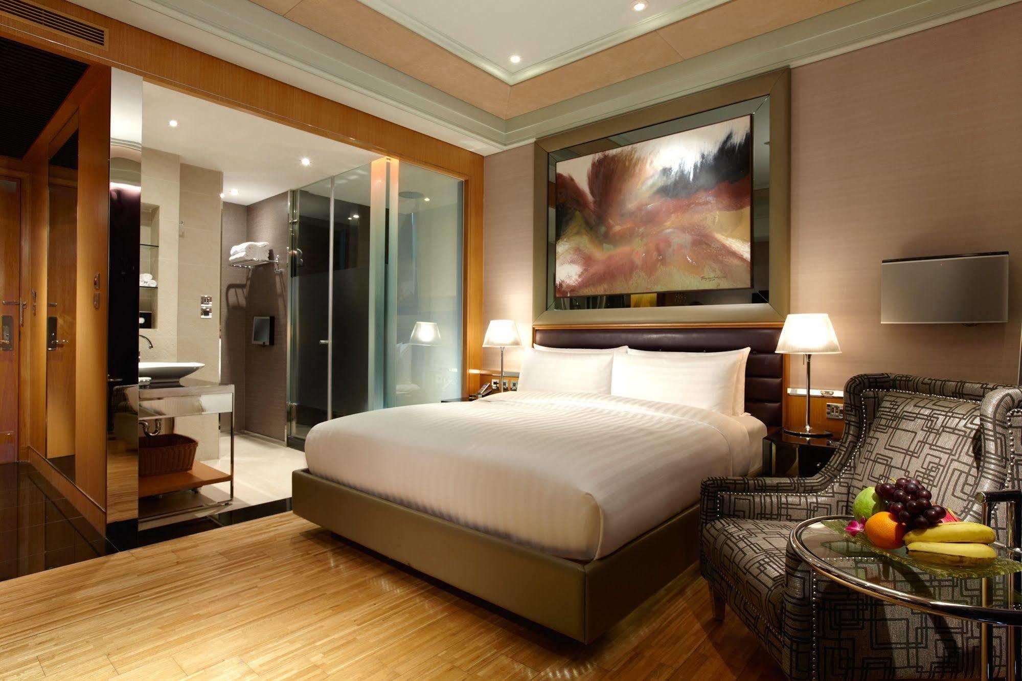 Eclat Hotel