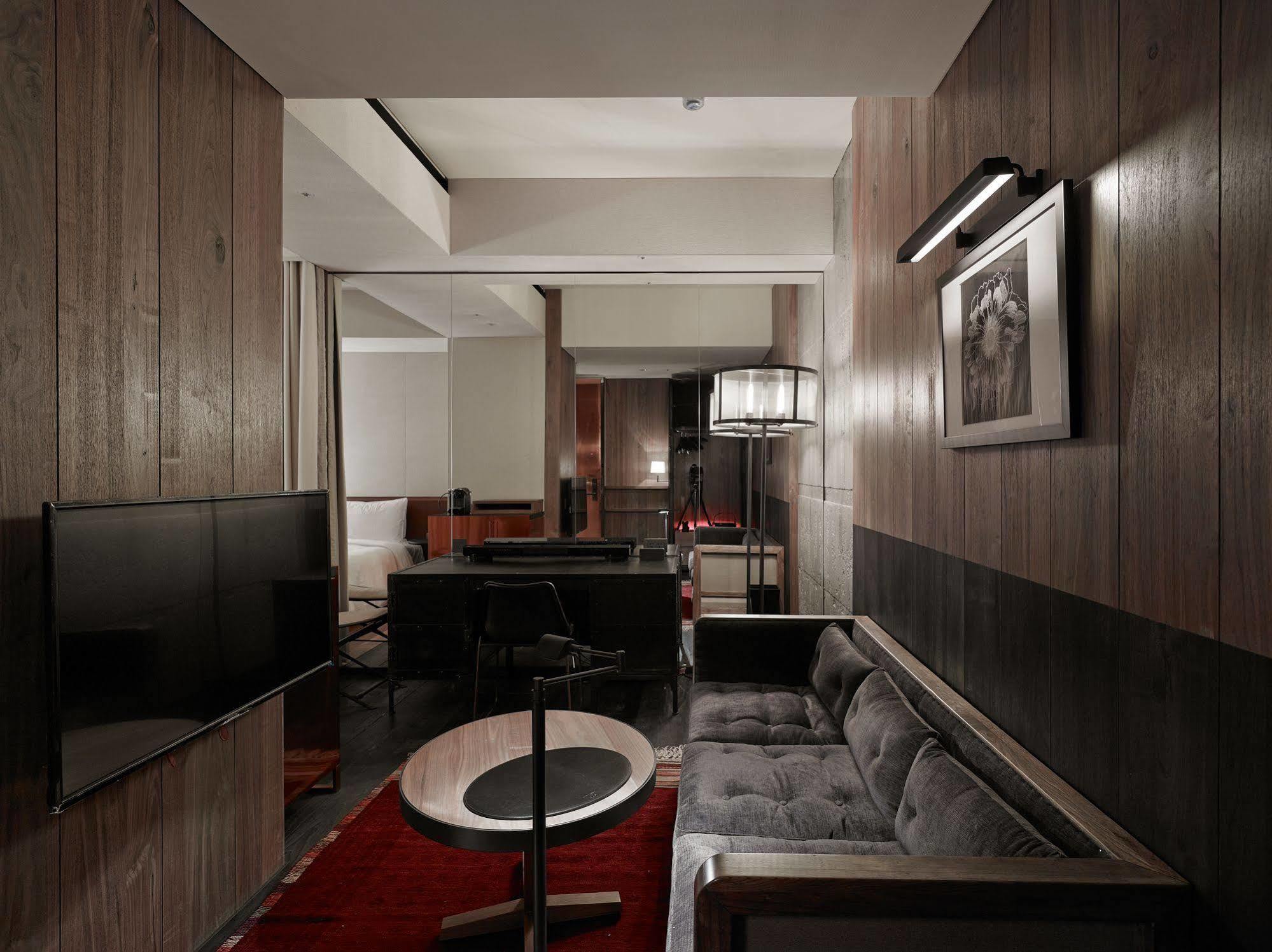 Proverbs 5* Taipei