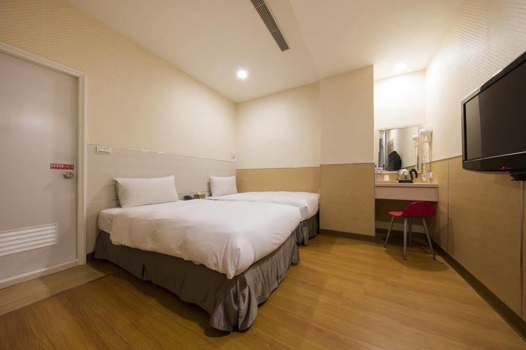 Tomorrow Hotel 3*