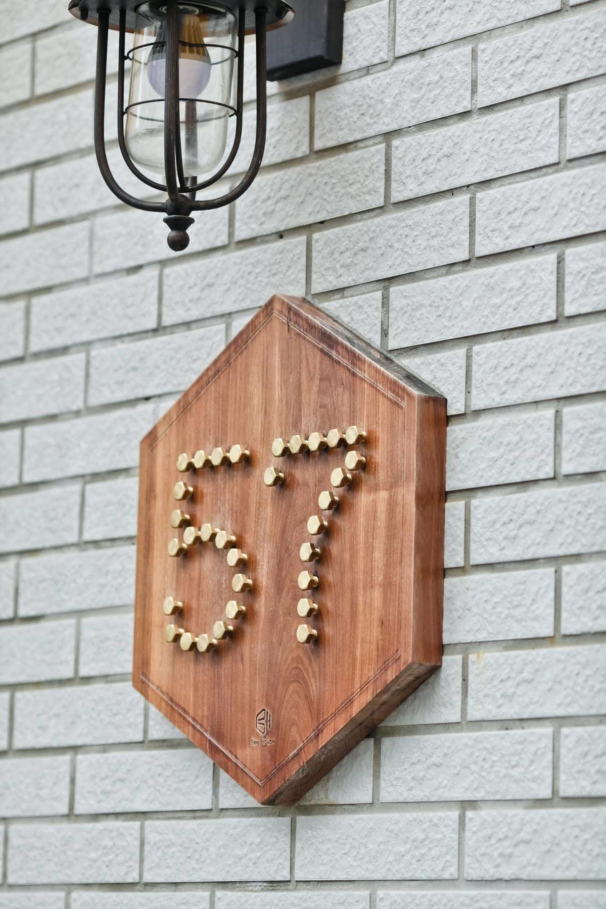 Bee House By Cosmos Creation - Main Station Hotel 3*