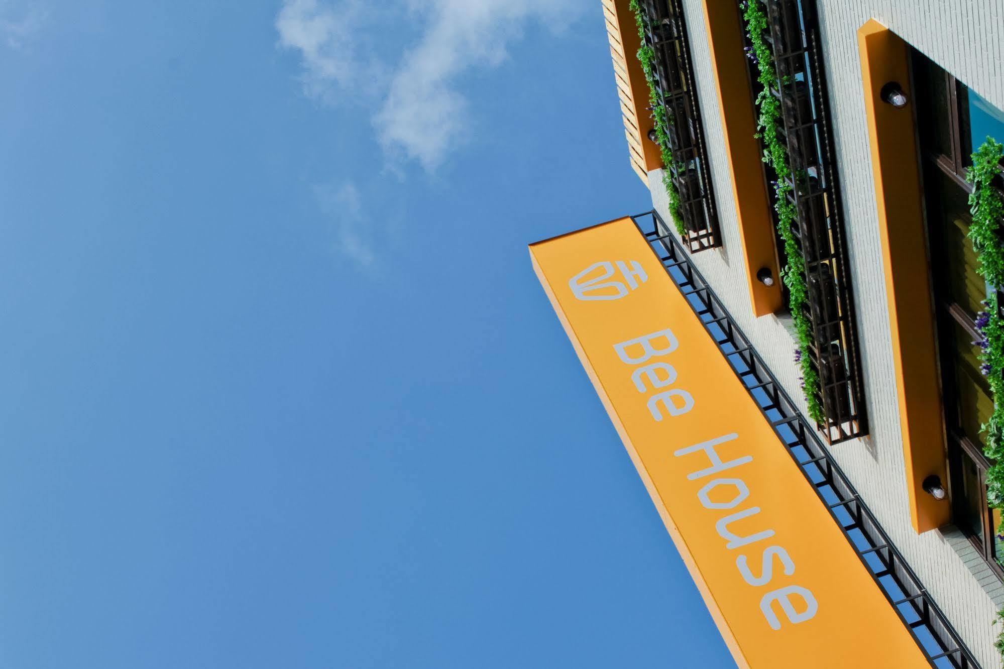 Bee House By Cosmos Creation - Main Station Hotel Taipei