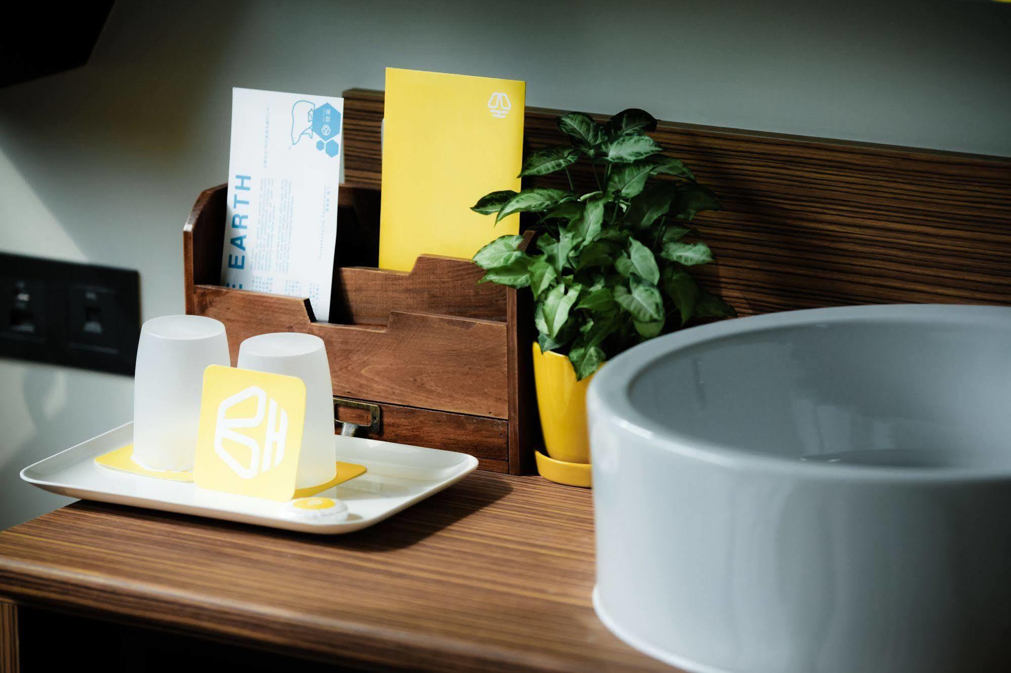 Bee House By Cosmos Creation - Main Station Hotel Taipei