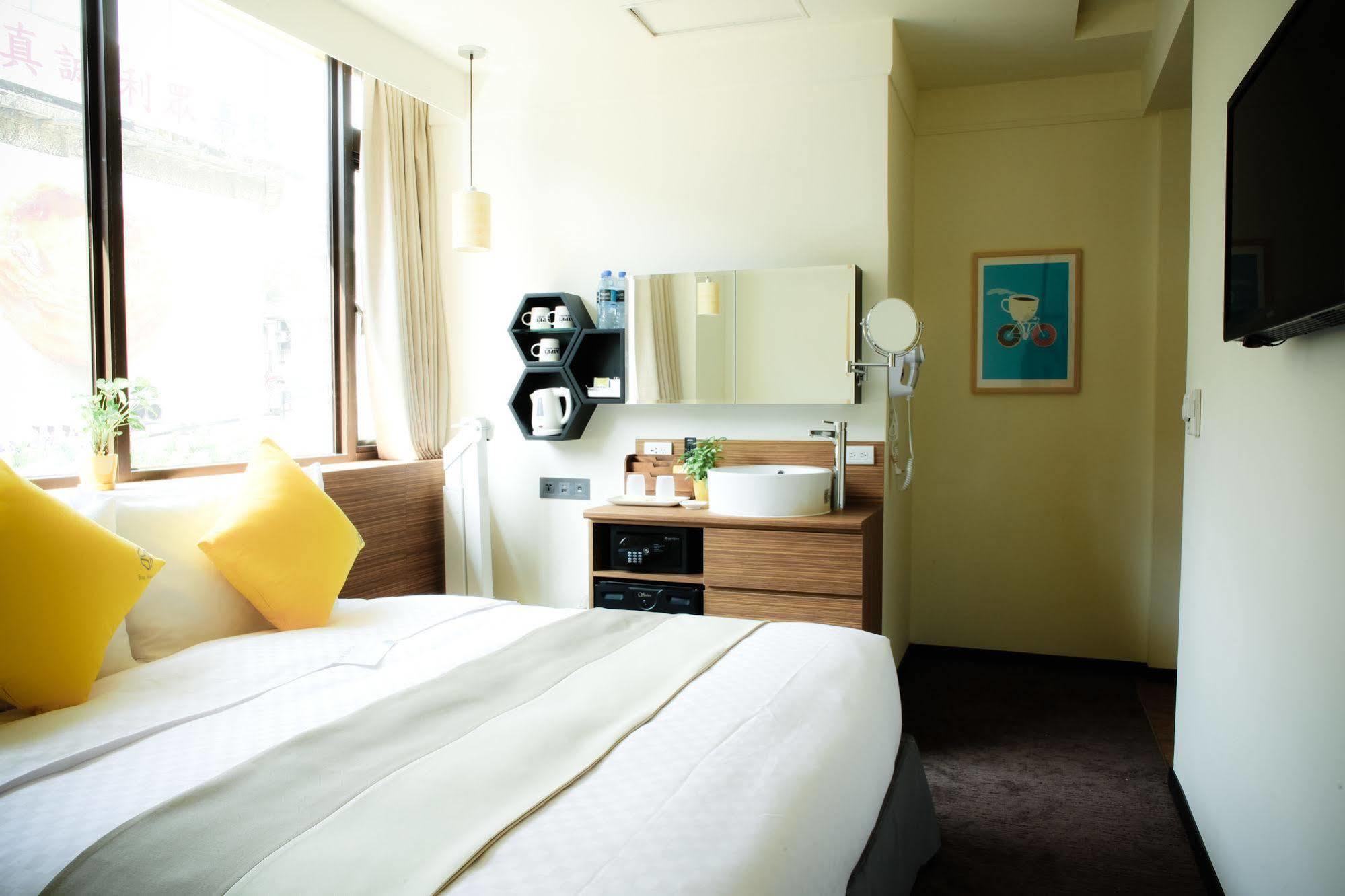 Bee House By Cosmos Creation - Main Station Hotel 3*
