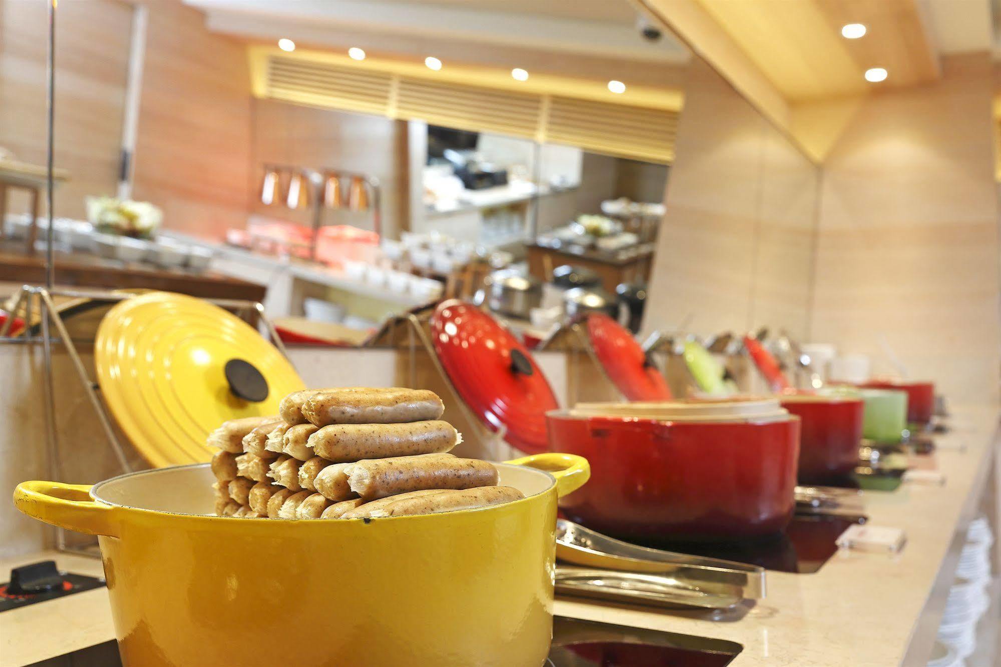 Hotel Cozzi Zhongxiao 4*
