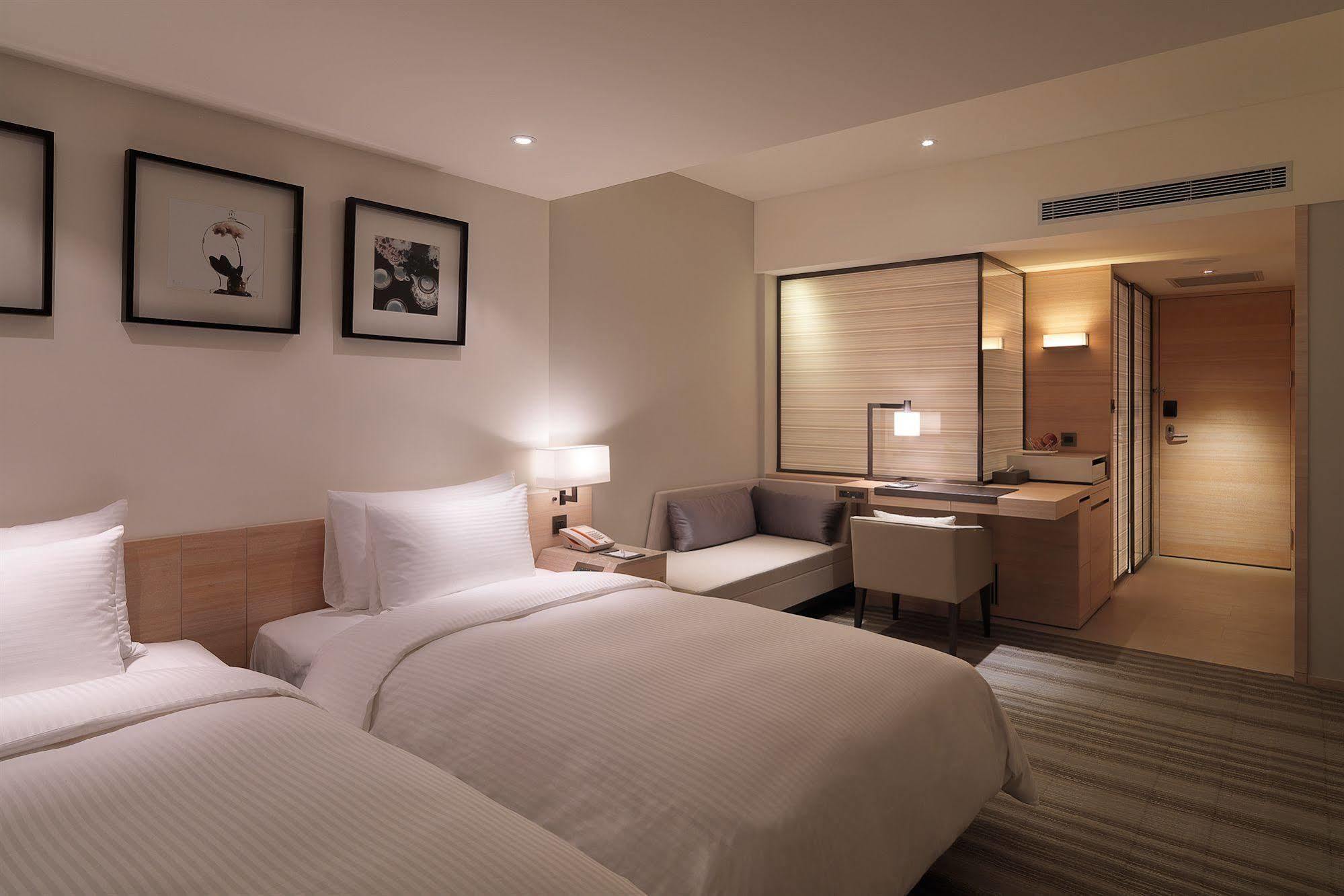 Hotel Cozzi Zhongxiao 4*
