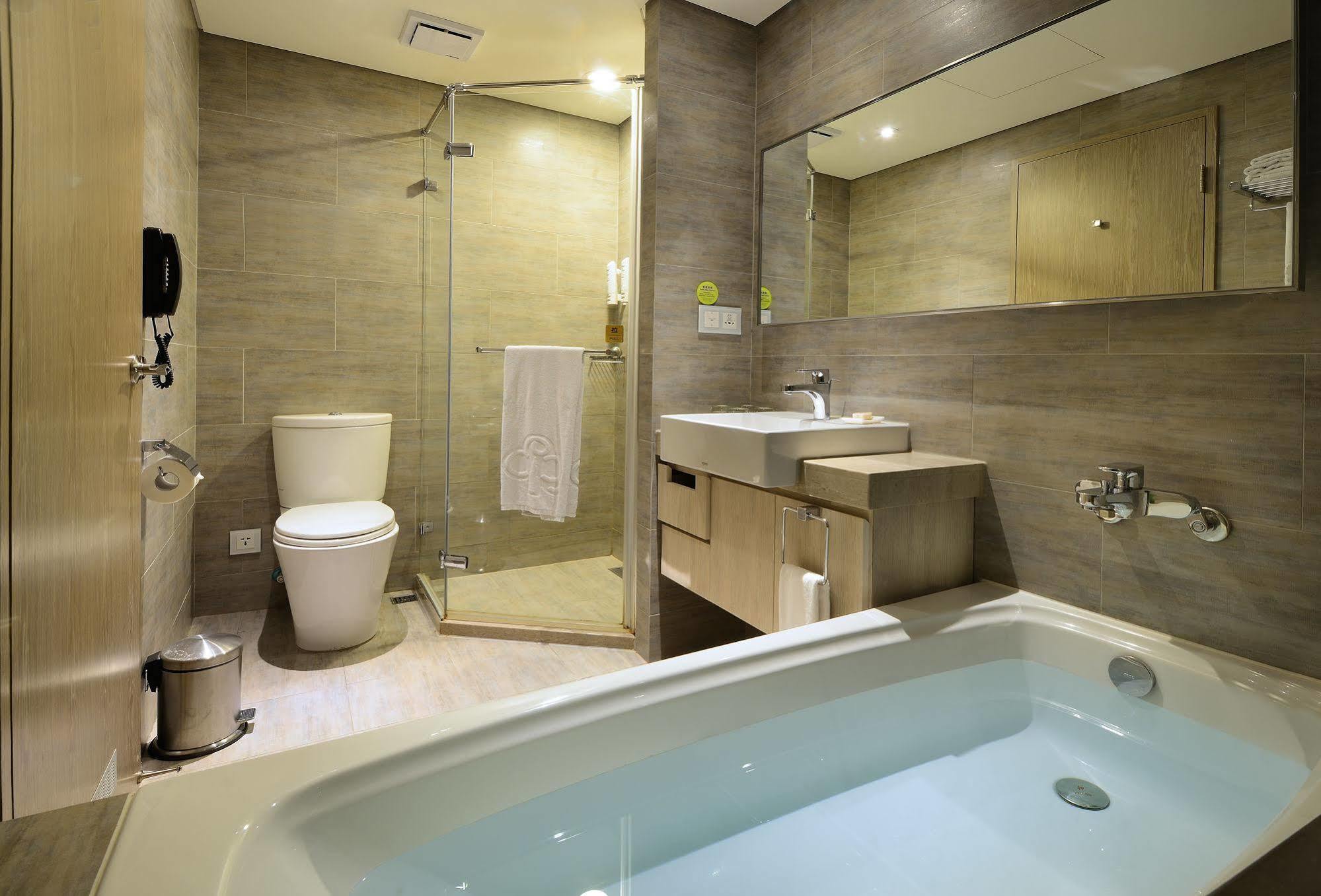 Hotel Two Tails Luzhou 4*