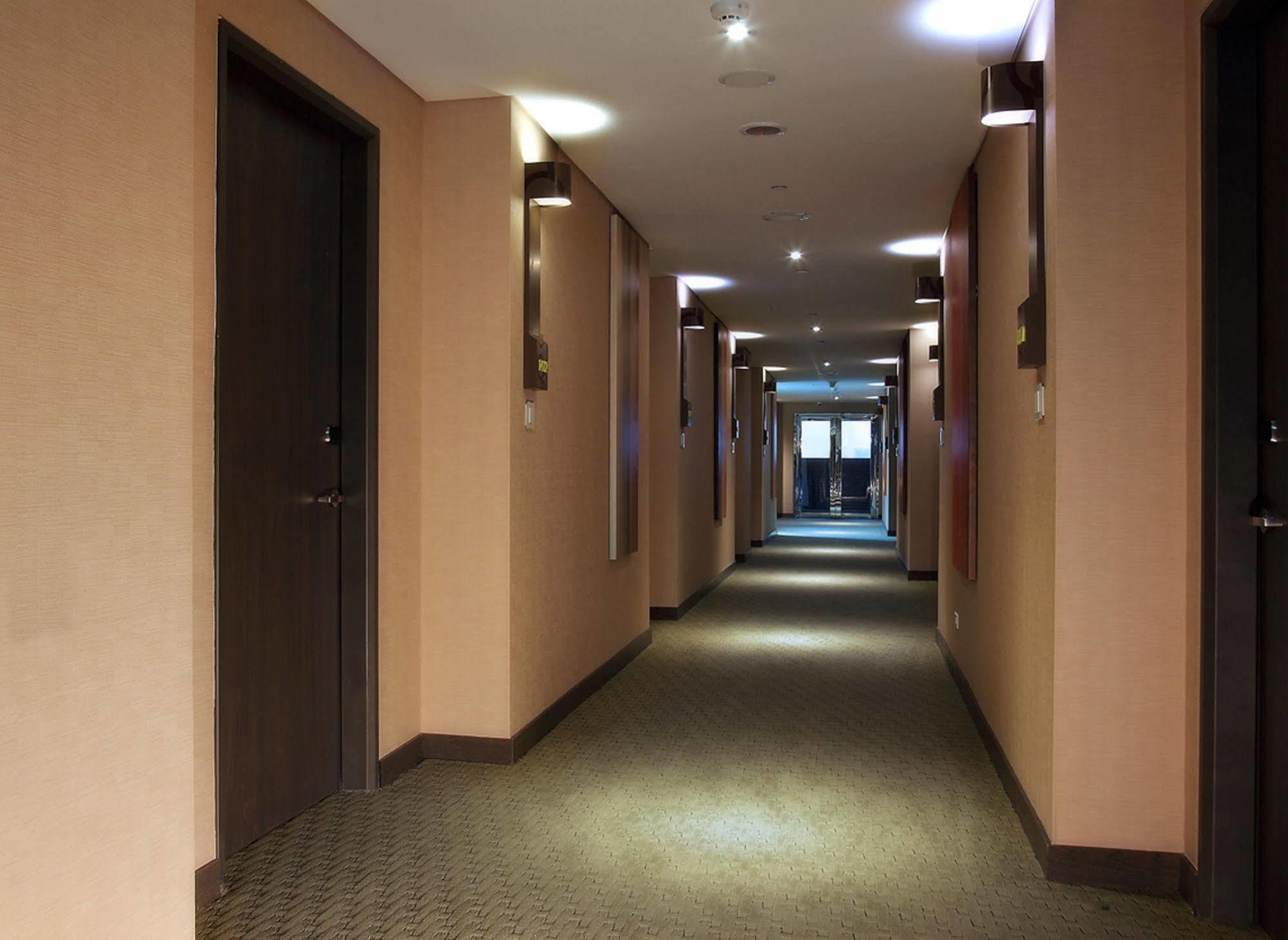 Hotel Two Tails Luzhou Taipei