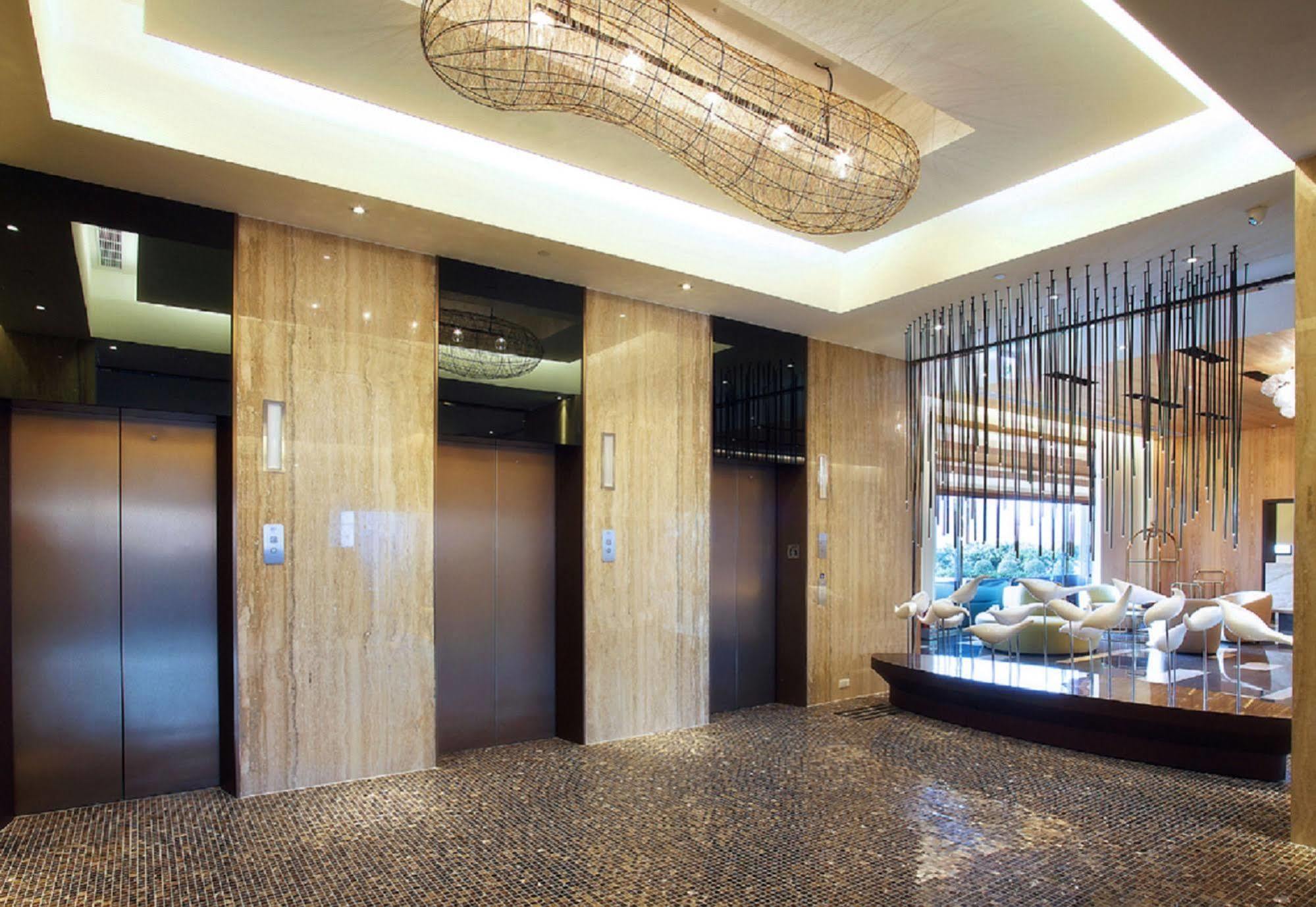 Two Tails Luzhou Hotel Taipei