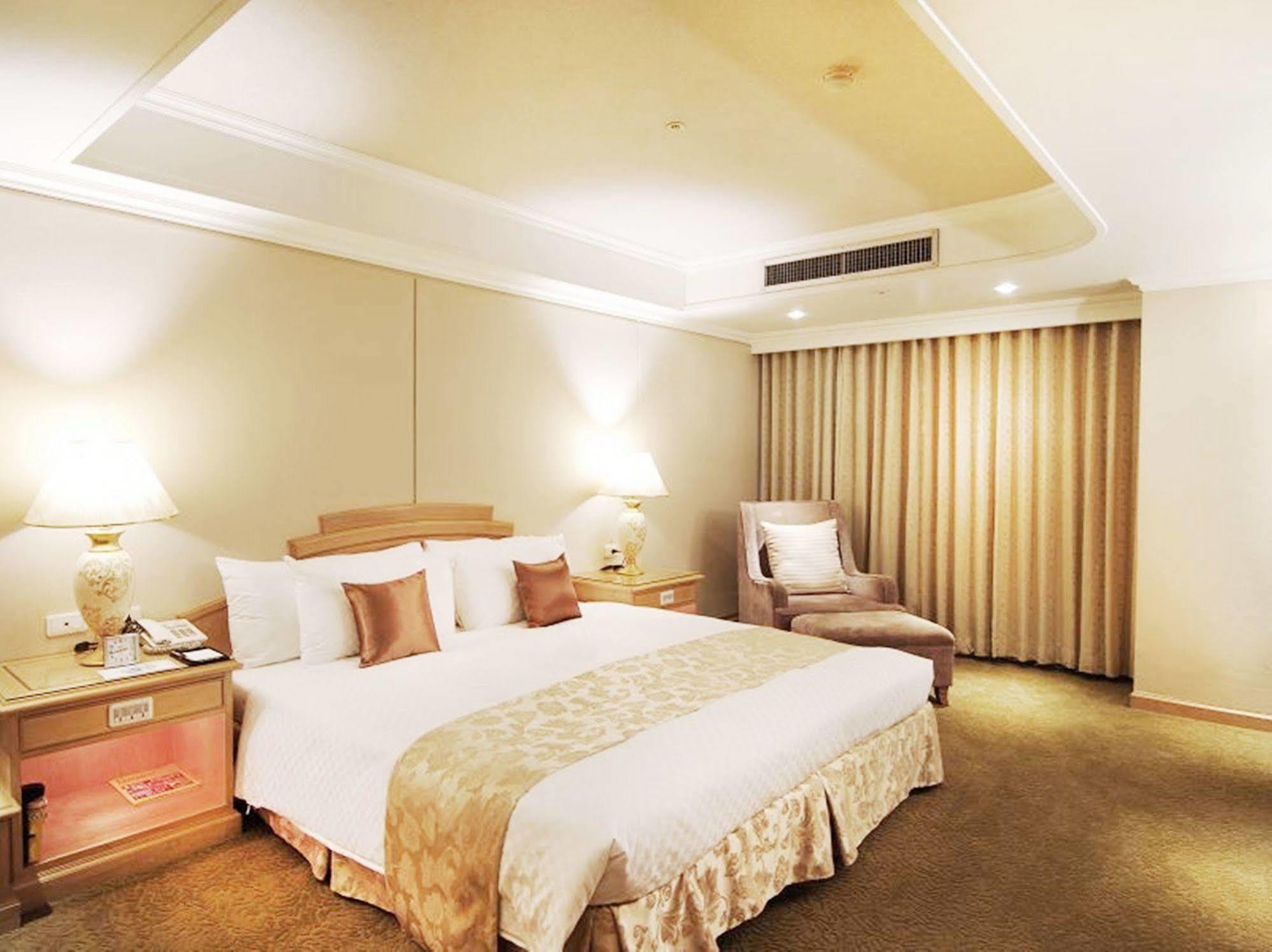 Golden China Hotel 4*