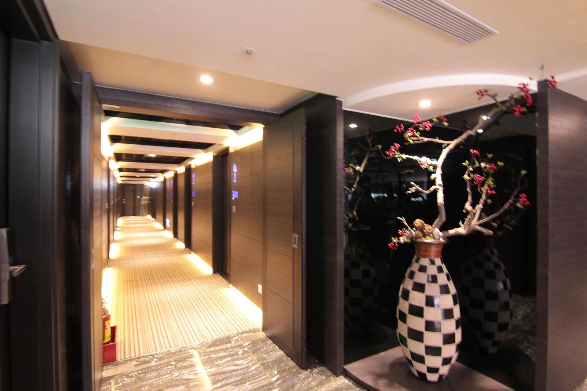 V-one Vogue 3*