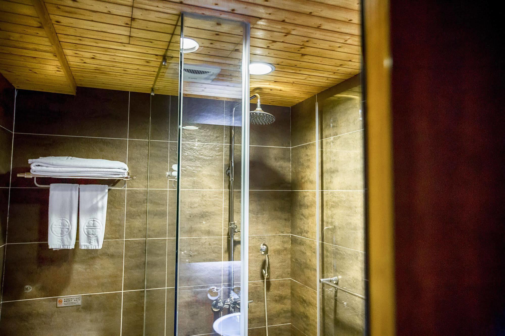 Hotel Cai She 3*