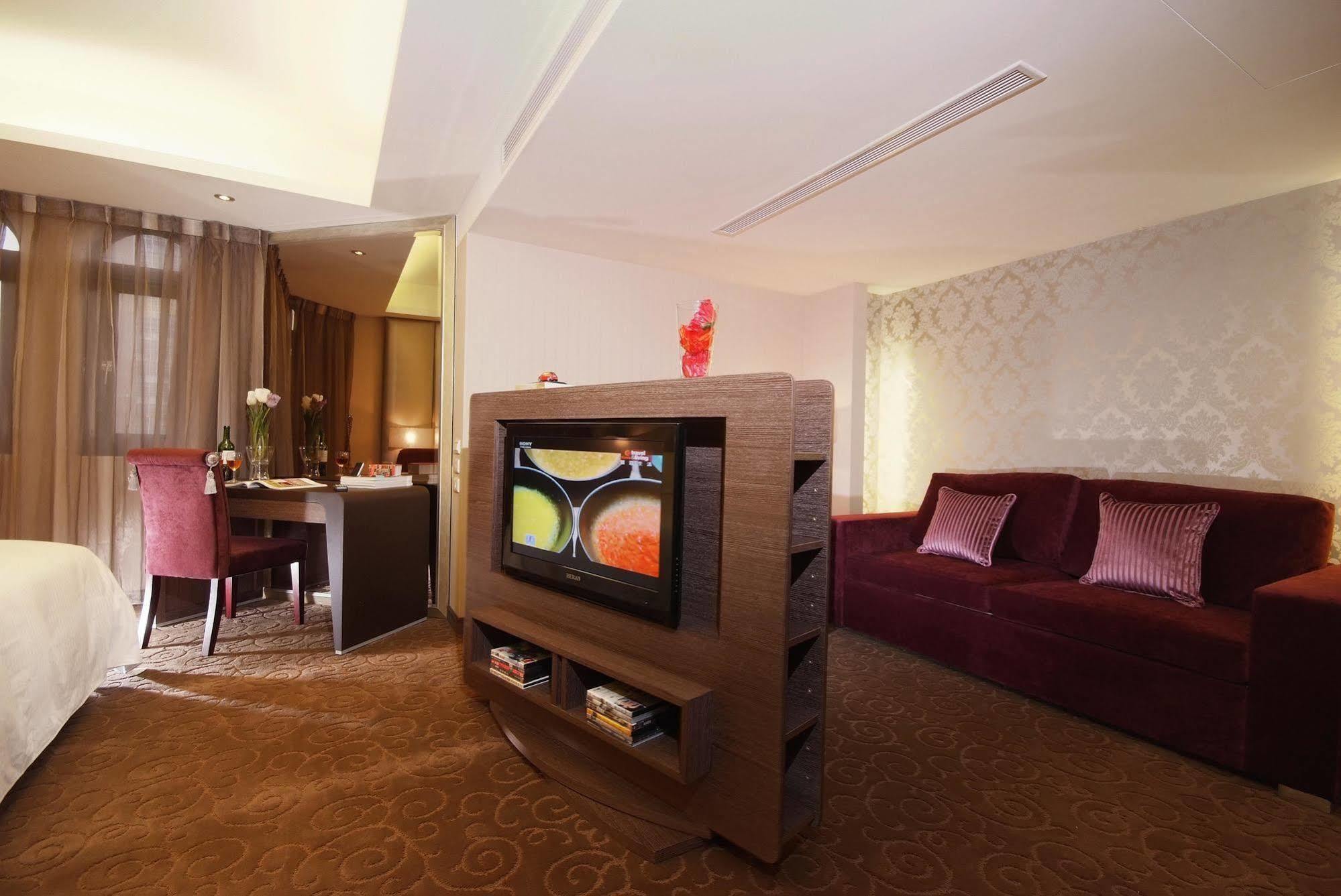 The Metro - Branch Hotel